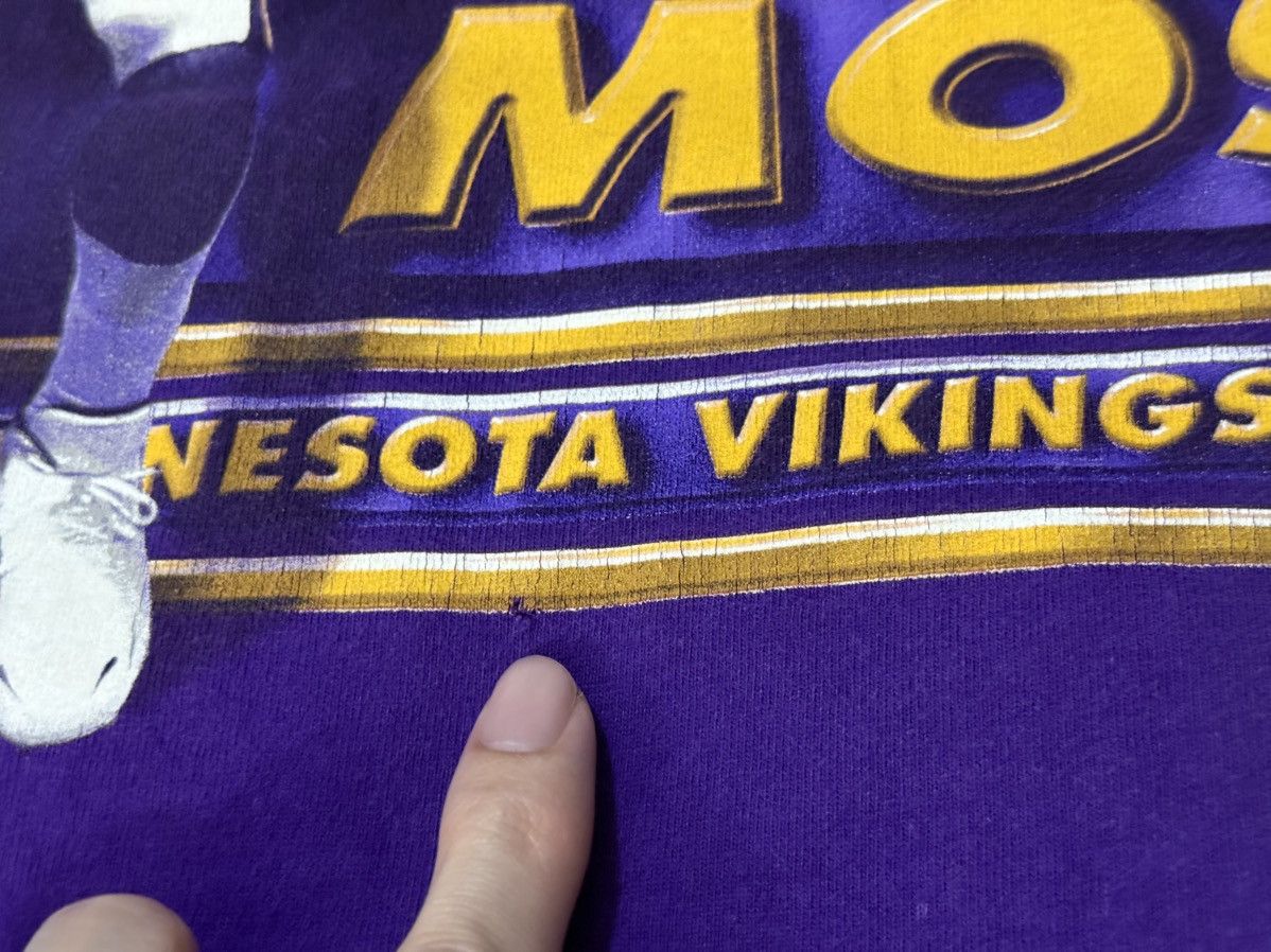 NFL Vintage 90s NFL Minnesota Vikings Randy Moss Tee Tom Brady Size US L / EU 52-54 / 3 - 5 Thumbnail