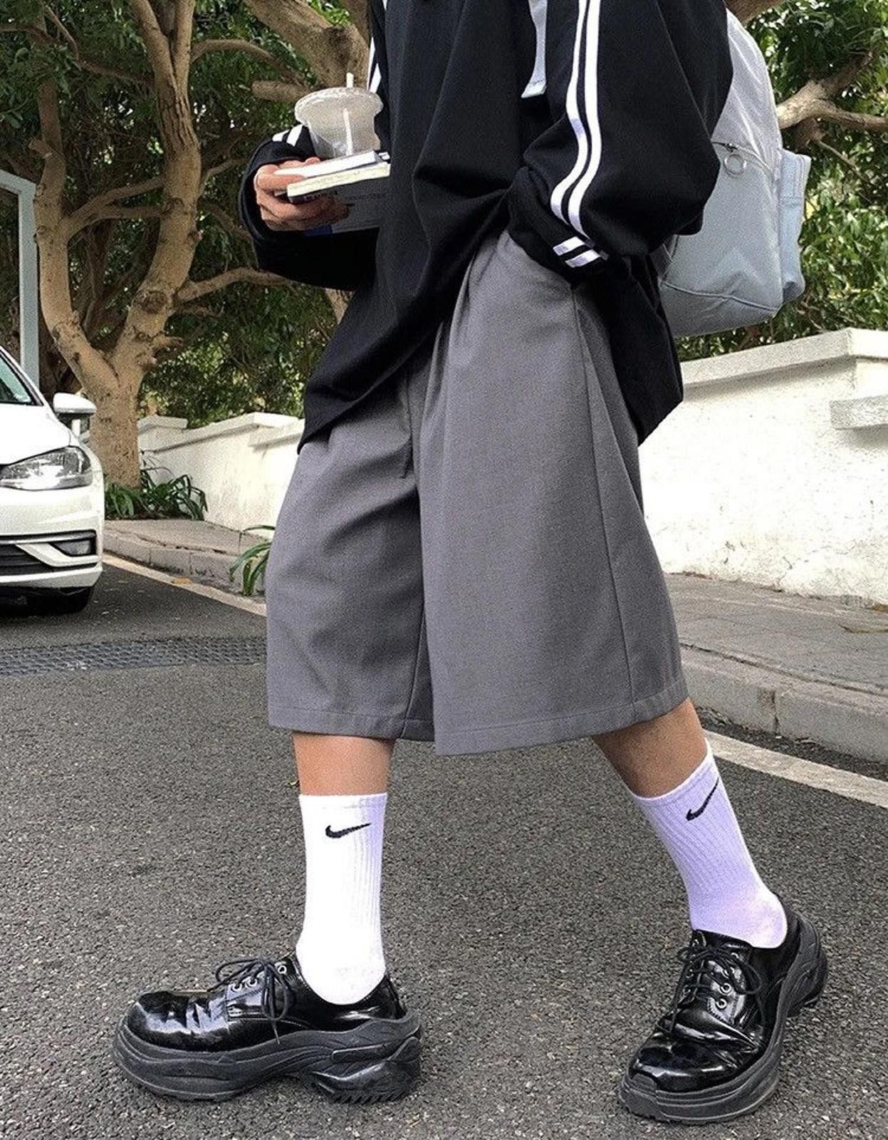Other Gray Wide Leg Pleated Shorts, Relaxed Fit Knee-Length Shorts Size US 32 / EU 48 - 4 Thumbnail