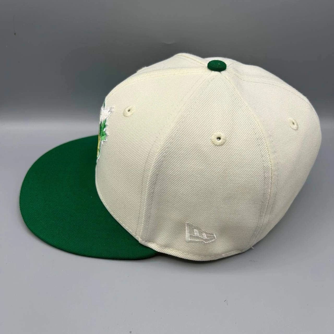 New Era Toronto Blue Jays Hat Men 7 1/2 White Green MLB Fitted Cap Size ONE SIZE - 7 Thumbnail