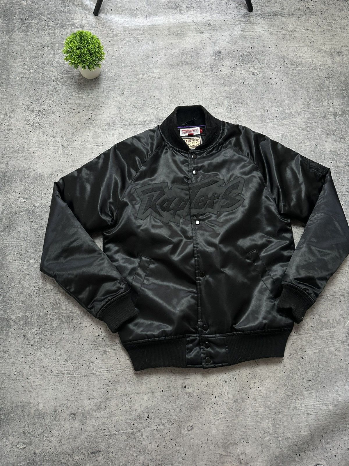 Mitchell & Ness Mitchell & Ness Raptors NBA Hardwood Satin Bomber Jacket Size US S / EU 44-46 / 1 - 1 Thumbnail