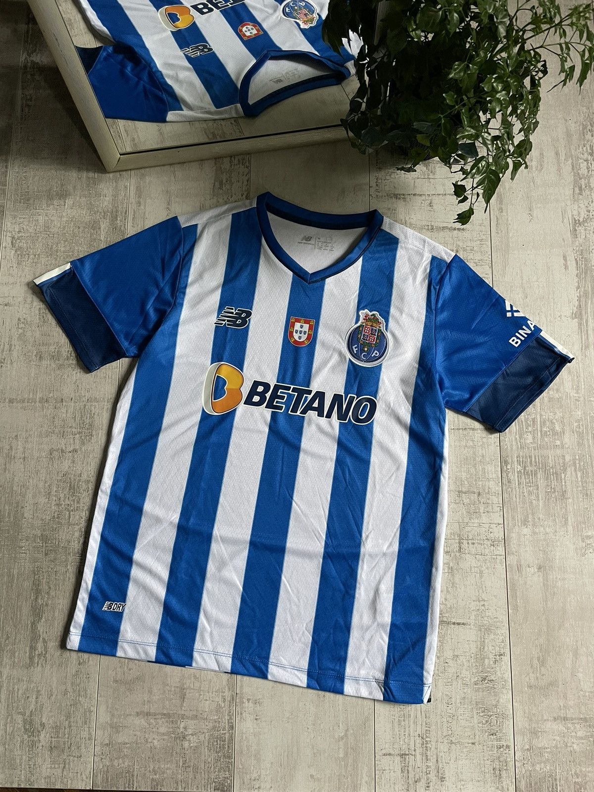 New Balance New Balance FC Porto 2022/2023 Home Football Shirt Jersey Size US M / EU 48-50 / 2 - 1 Thumbnail