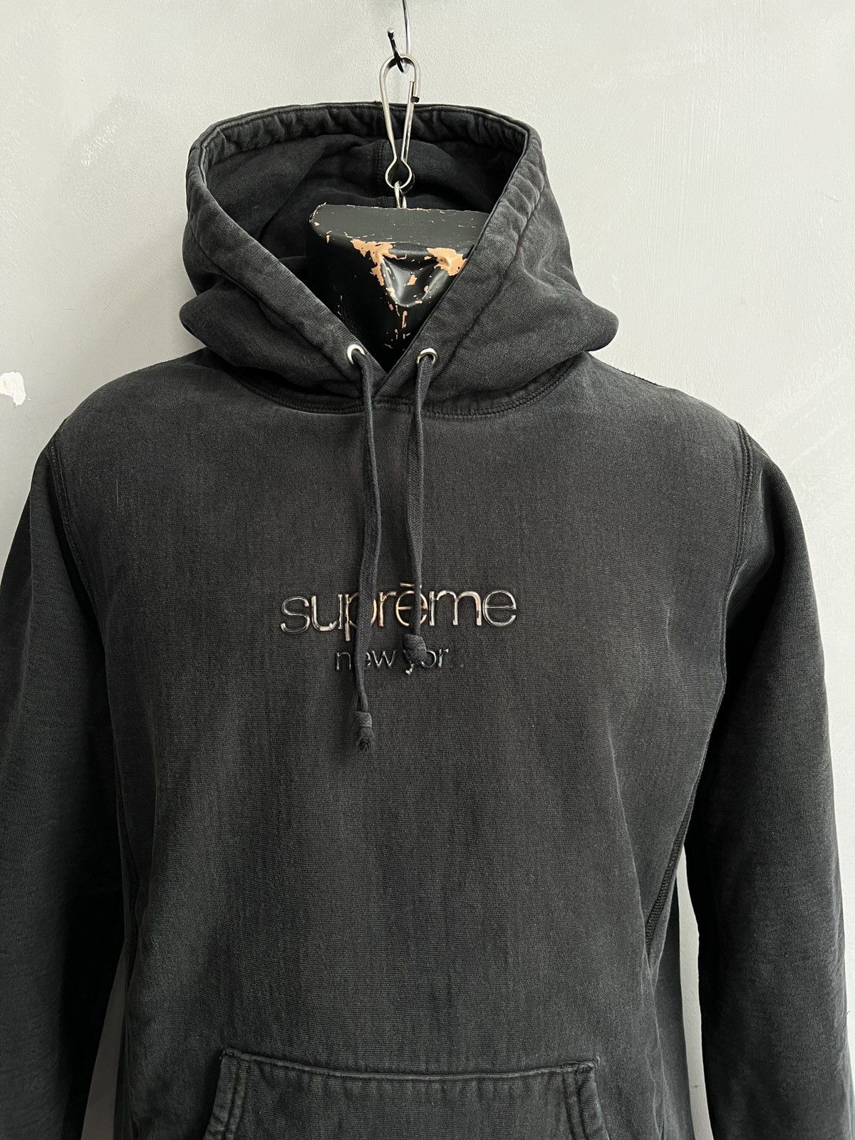 Supreme Supreme washed Classic Black Hoodie Sweatshirt centr logo Size US M / EU 48-50 / 2 - 2 Thumbnail