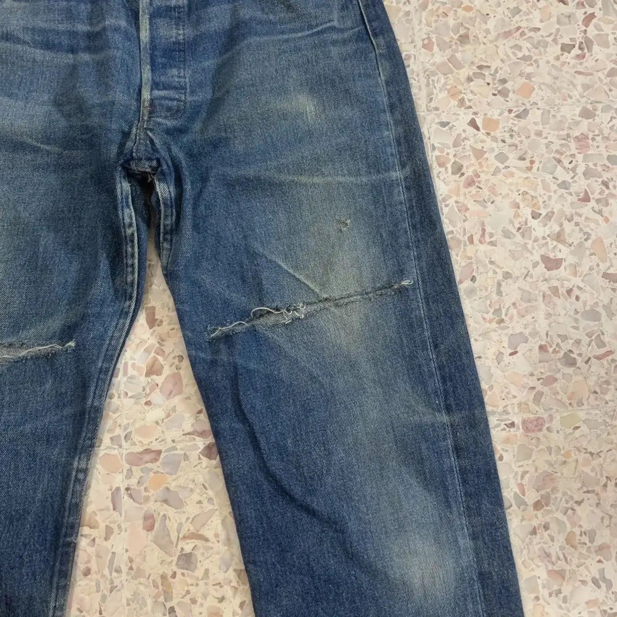 Levi's Vintage Levi’s 501 Jeans Levis Ripped Distressed Denim Pants Size US 30 / EU 46 - 4 Thumbnail