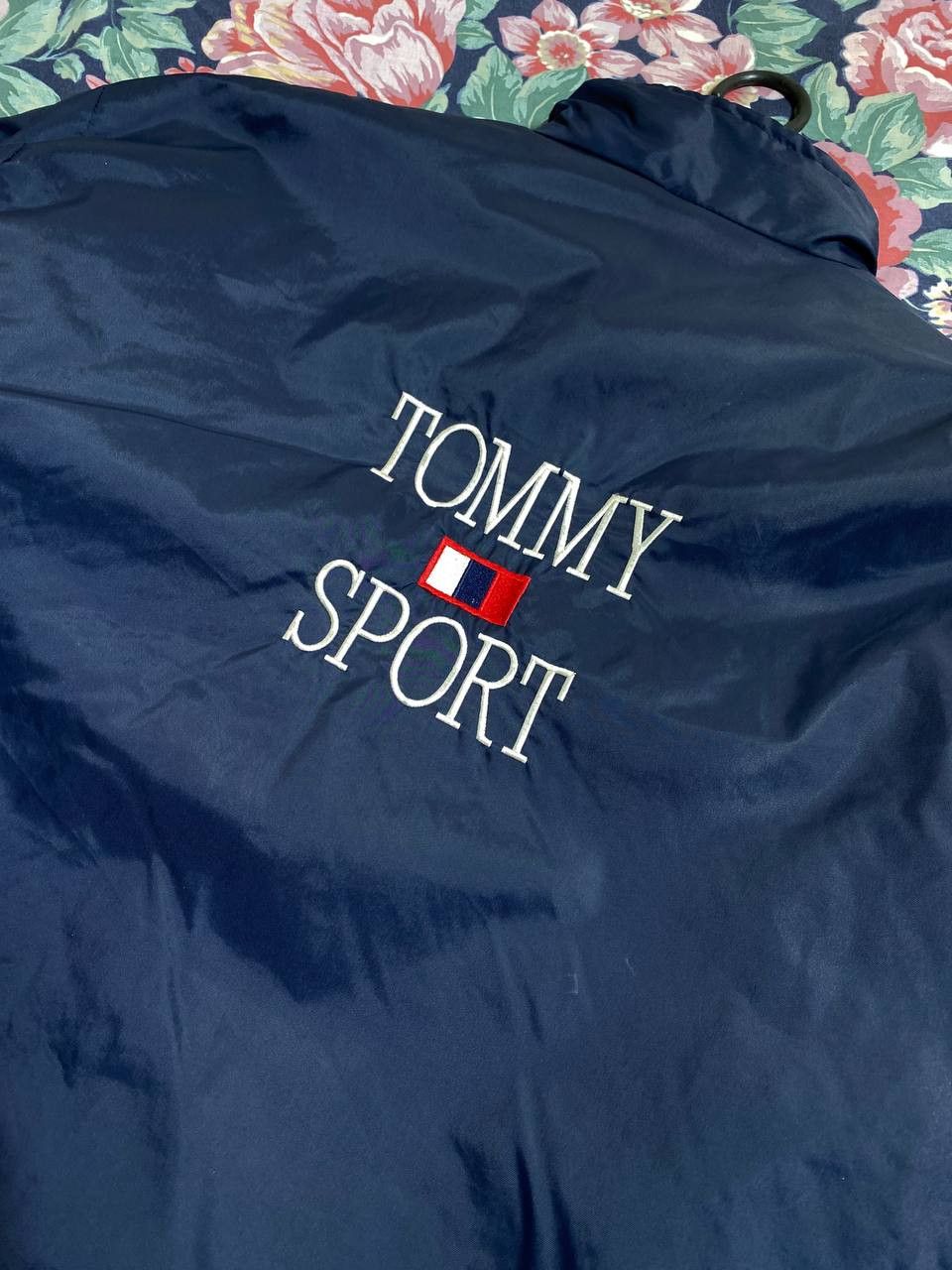 Tommy Hilfiger Vintage Tommy Hilfiger Windbreaker Jacket Size US L / EU 52-54 / 3 - 15 Thumbnail