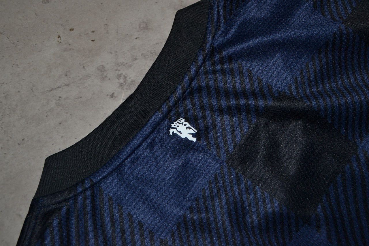 Nike MANCHESTER UNITED AWAY SHIRT FOOTBALL SOCCER NIKE SIZE S Size US S / EU 44-46 / 1 - 5 Thumbnail