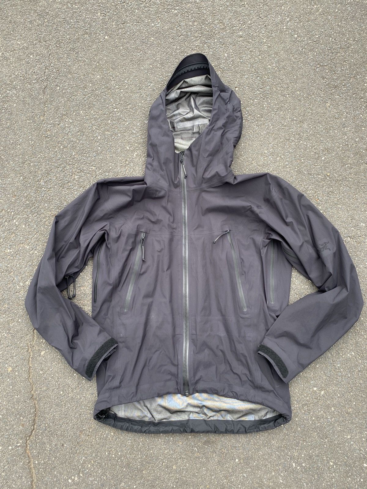 image of Arcteryx Arc’Teryx Leaf Alpha Lt Gen 2 in Black, Men's (Size Small)