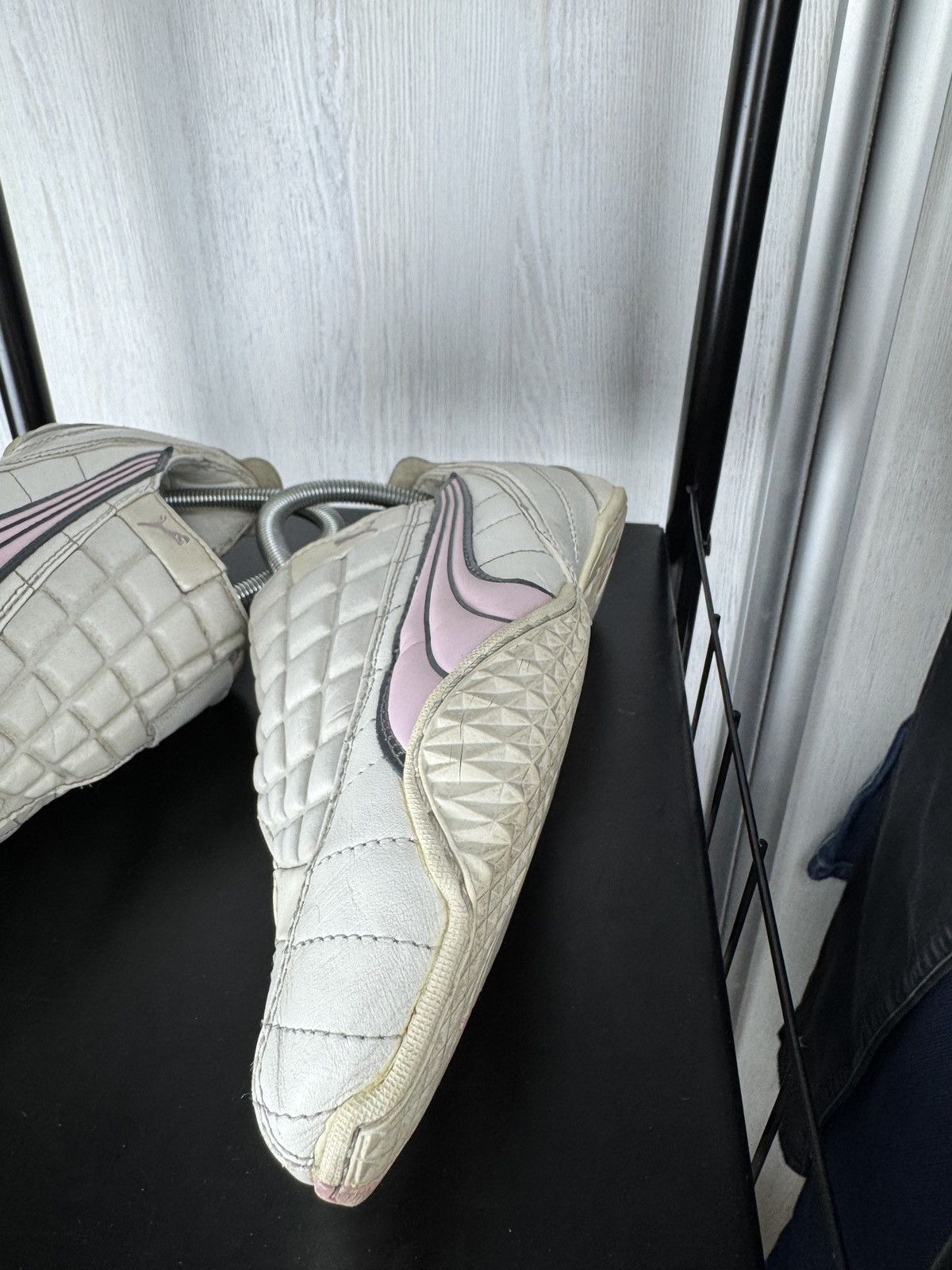 Puma Puma UKE V Limited Edition y2k 00s white pink leather shoes Size US 7 / EU 40 - 10 Thumbnail