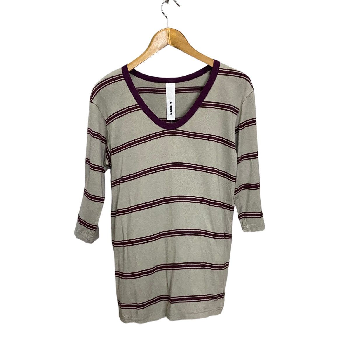 Attachment Attachment V-neck 3quarters tee Size US S / EU 44-46 / 1 - 1 Thumbnail