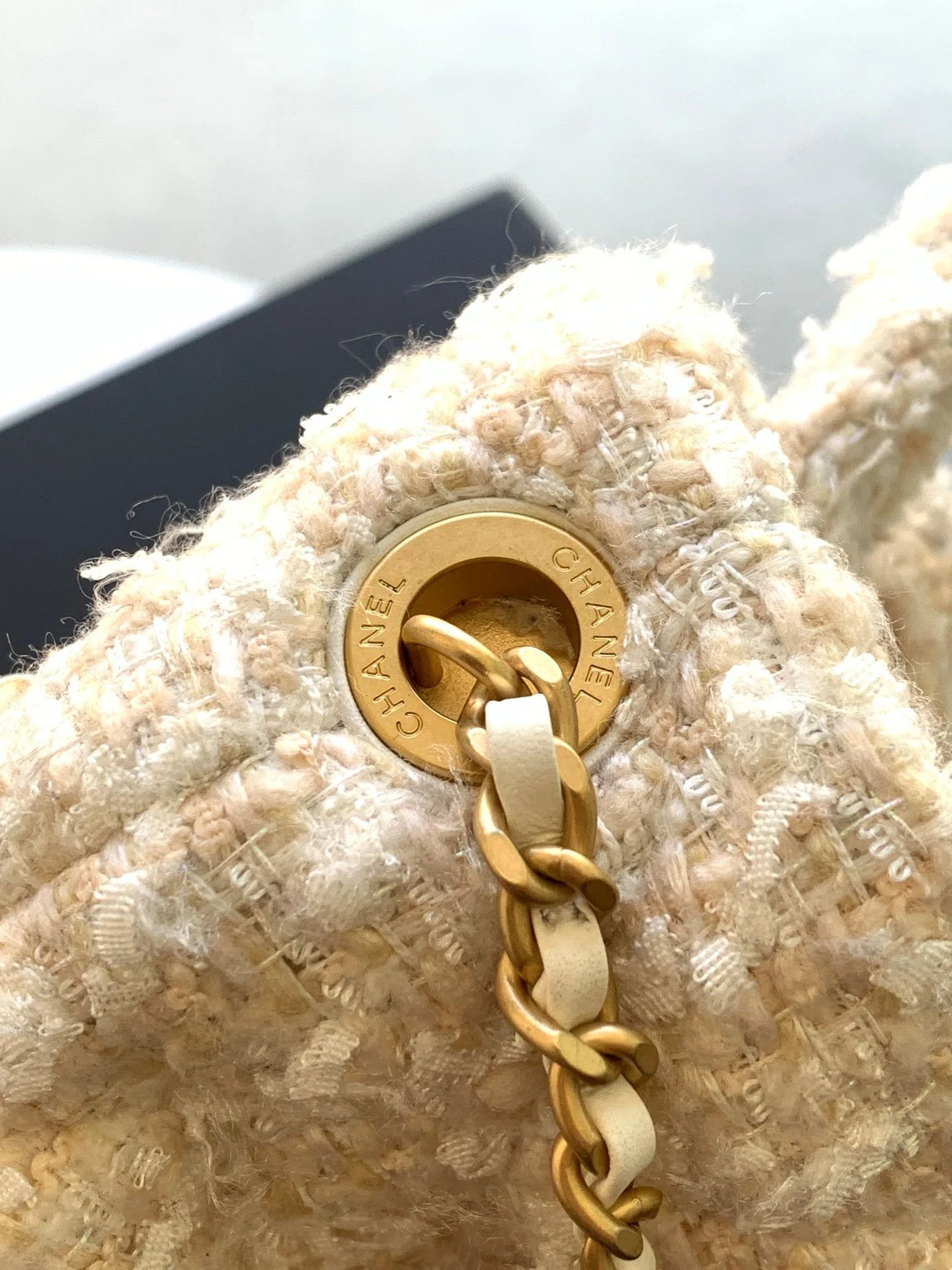 Chanel os11x0126 Size: OS / Bow Handle Bag In Cream Size ONE SIZE - 5 Thumbnail