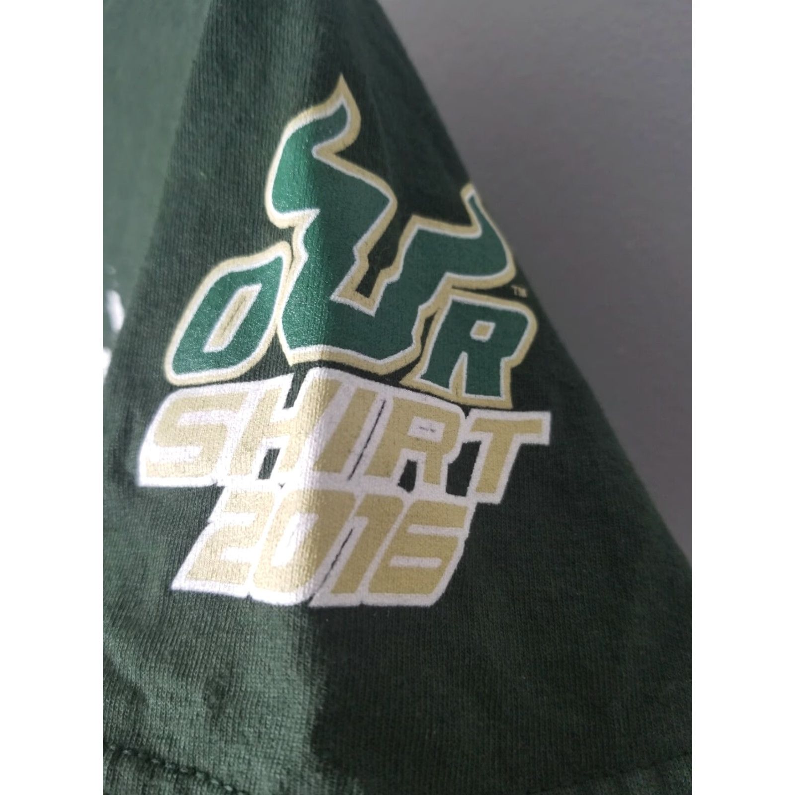 Gildan Mens S USF BULLS UNITE Wrap Around Graphic T Shirt South Florida Green AOP Shirt Mens Size US S / EU 44-46 / 1 - 3 Thumbnail