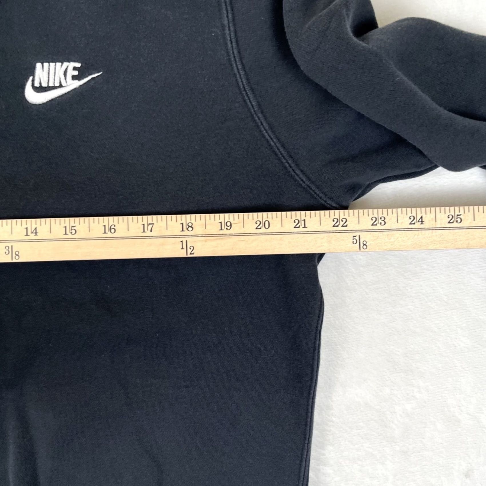 Nike VINTAGE Nike Sweatshirt Crewneck Men L Black Embroidered Swoosh 90s Sun Faded Sportswear PullOver Size US L / EU 52-54 / 3 - 5 Thumbnail