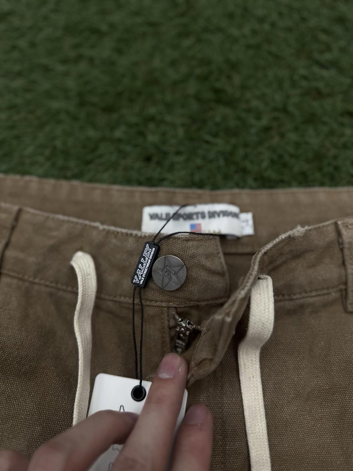 Vale Valley Denim Studded Shorts Size 34 (Brand New) Tan/Black Size US 34 / EU 50 - 8 Thumbnail