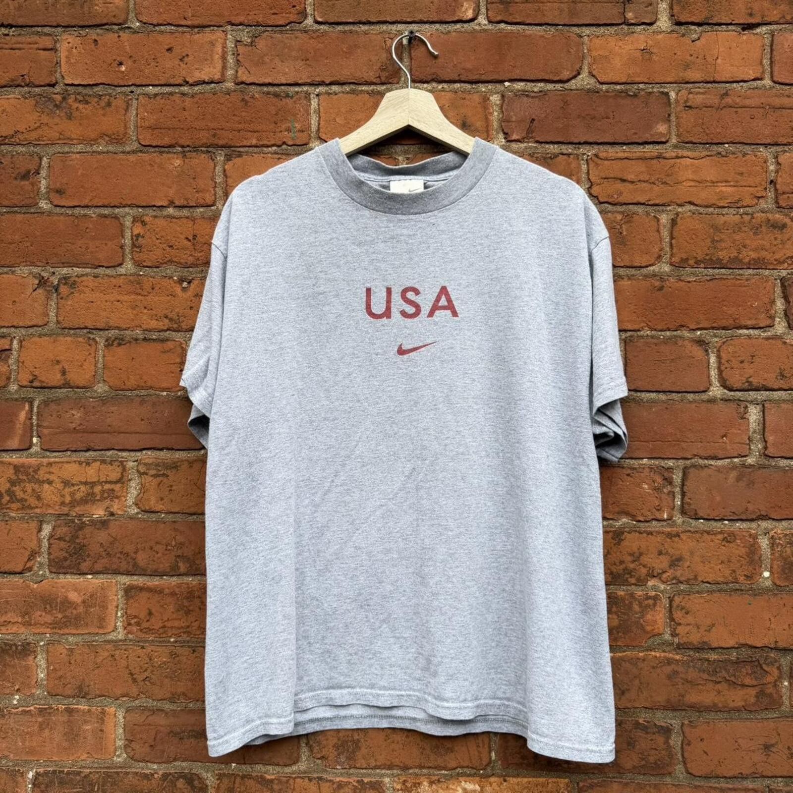 Nike vintage Nike USA Center swoosh t shirt 00s L Size US L / EU 52-54 / 3 - 1 Thumbnail