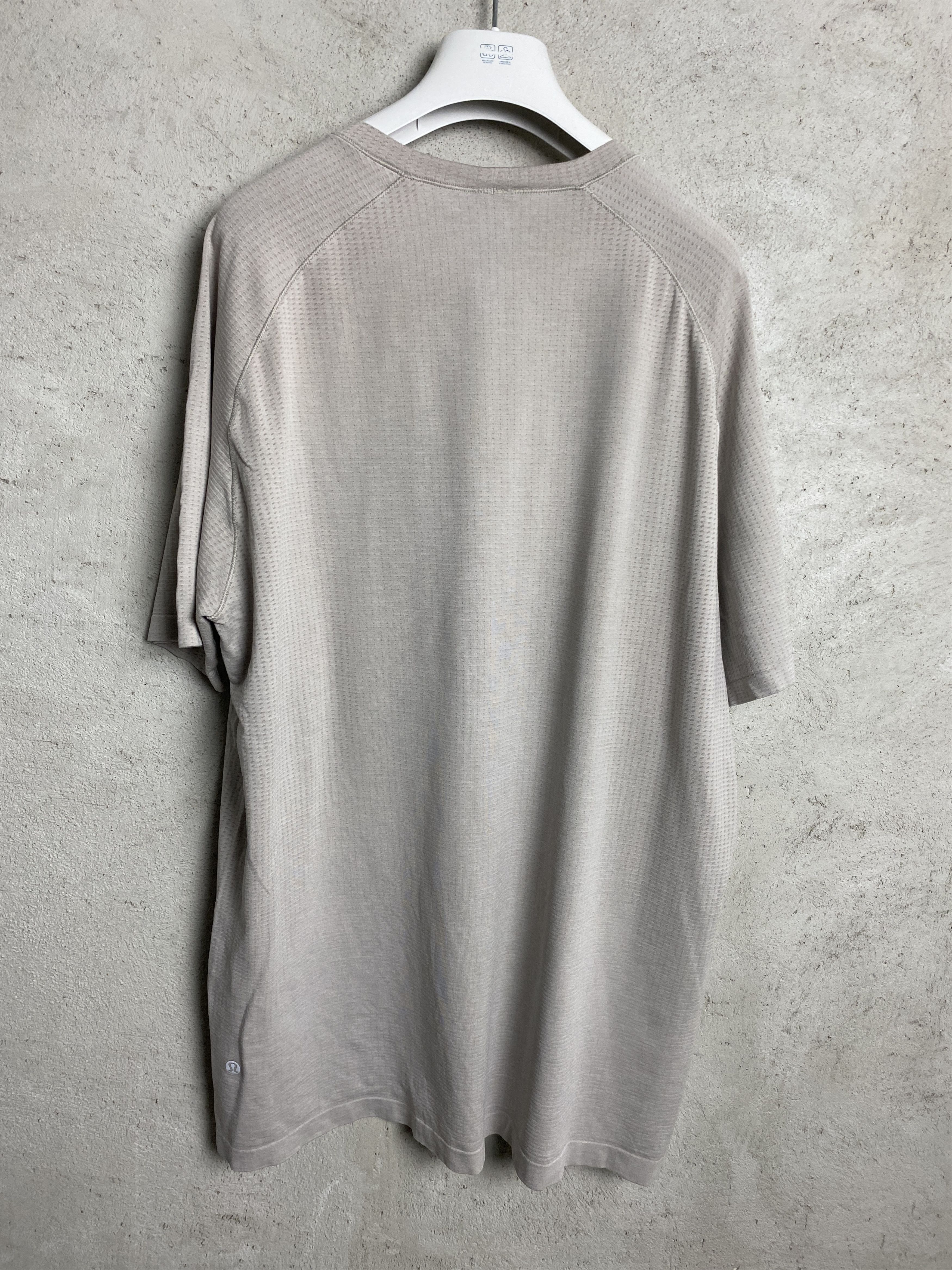 Lululemon Lululemon t-shirt tee sport gym pilates yoga Size US XL / EU 56 / 4 - 4 Thumbnail