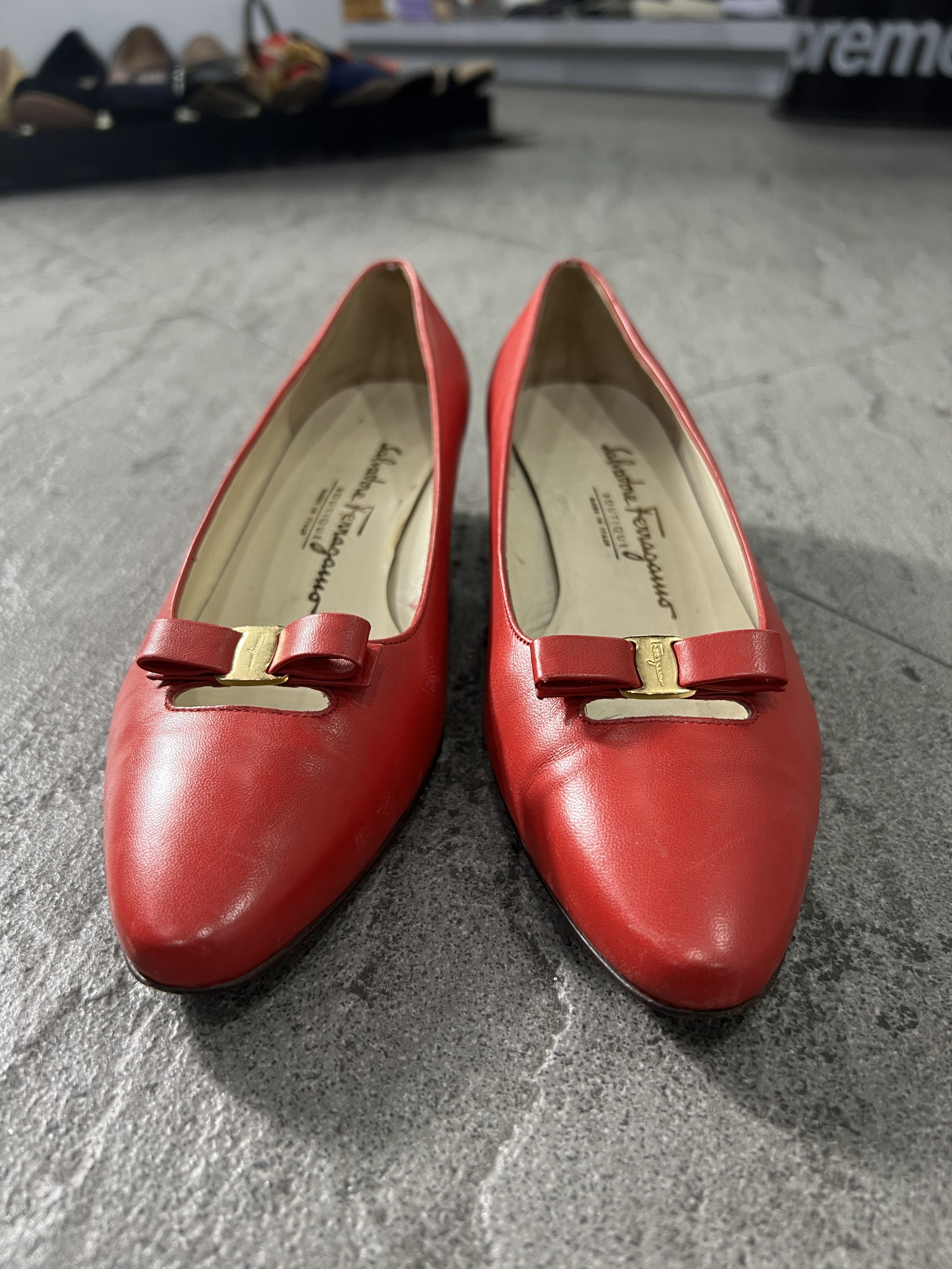 Salvatore Ferragamo Ferragamo Red Leather Bow Pumps 7.5D Vintage Size US 5 / IT 35 - 2 Thumbnail