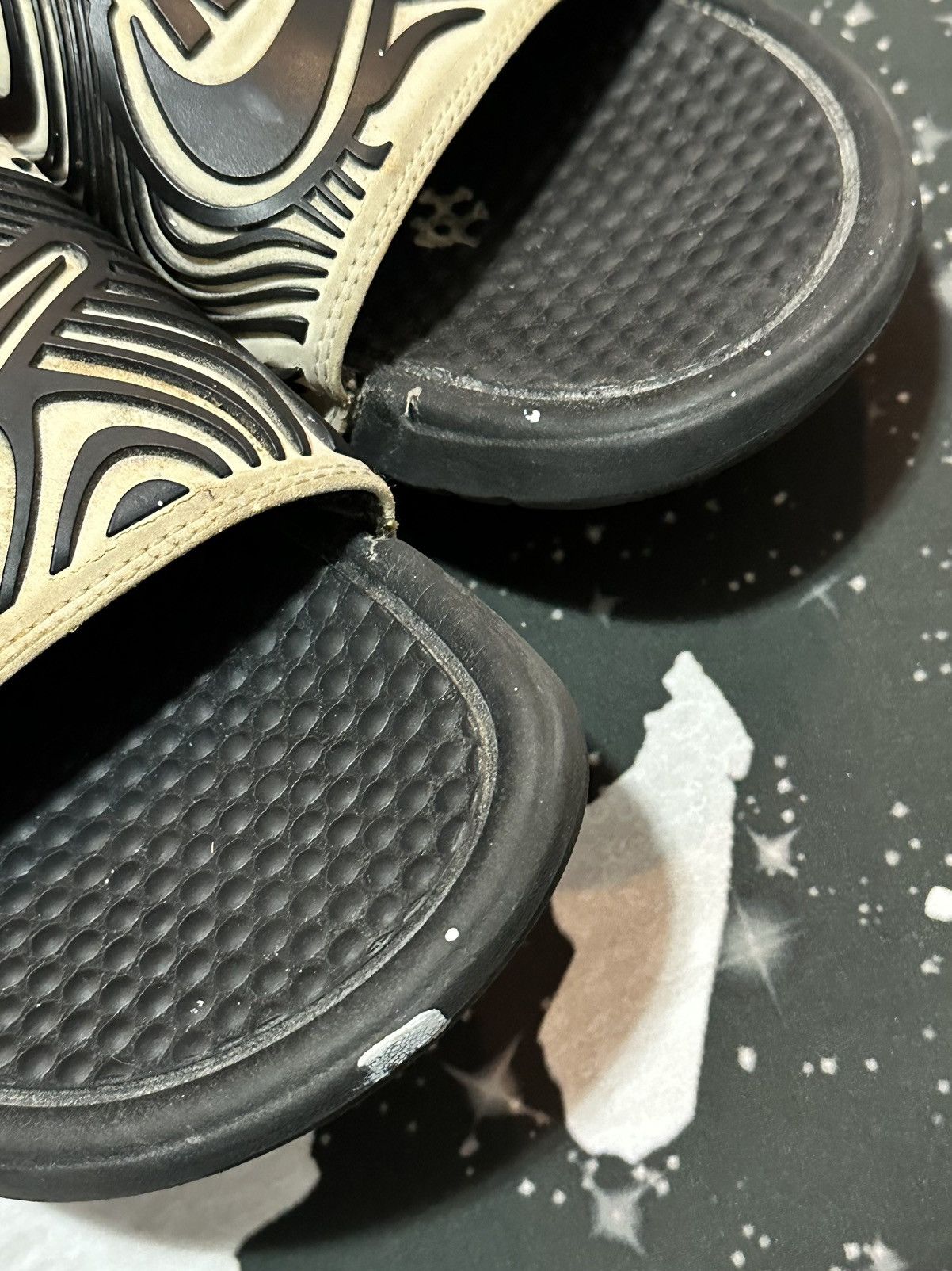 Nike Nike Benassi JDI Slides White Black Abstract Size US 9 / EU 42 - 5 Thumbnail