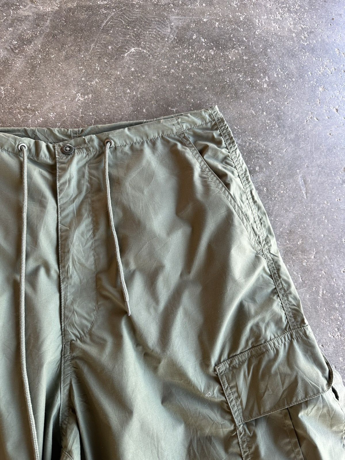 Japanese Brand SEND OFFER🍁BAGGY PARACHUTE JAPANESEBRAND FREAKS BALLON PANT Size US 34 / EU 50 - 7 Thumbnail
