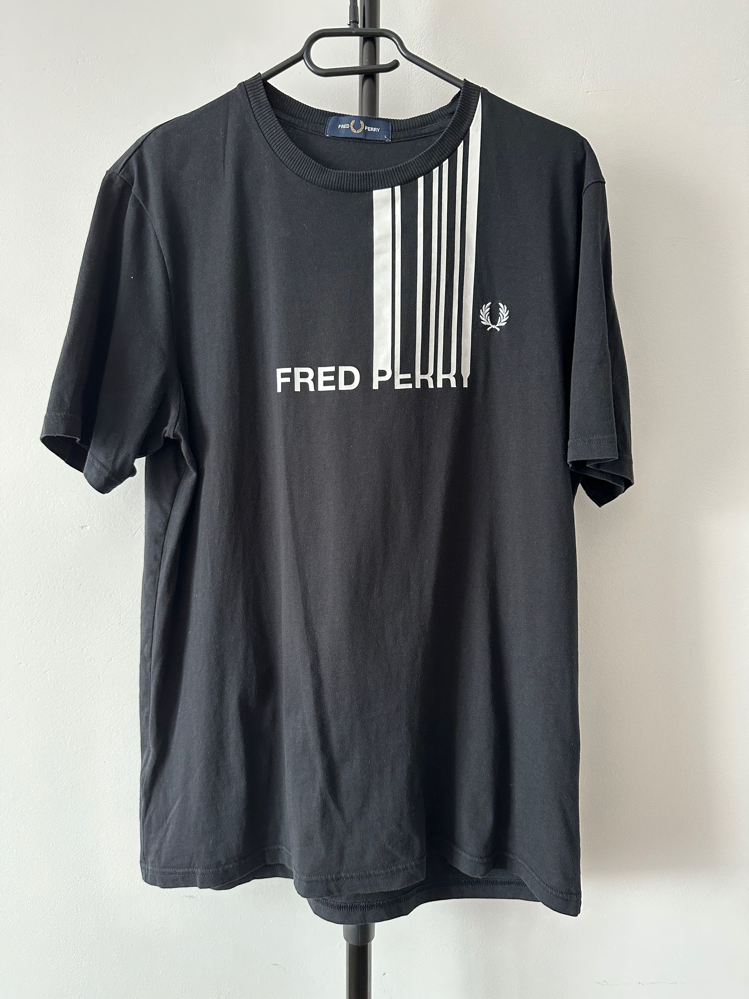 Fred Perry Fred Perry crew neck t-shirt big logo black Size US L / EU 52-54 / 3 - 2 Thumbnail