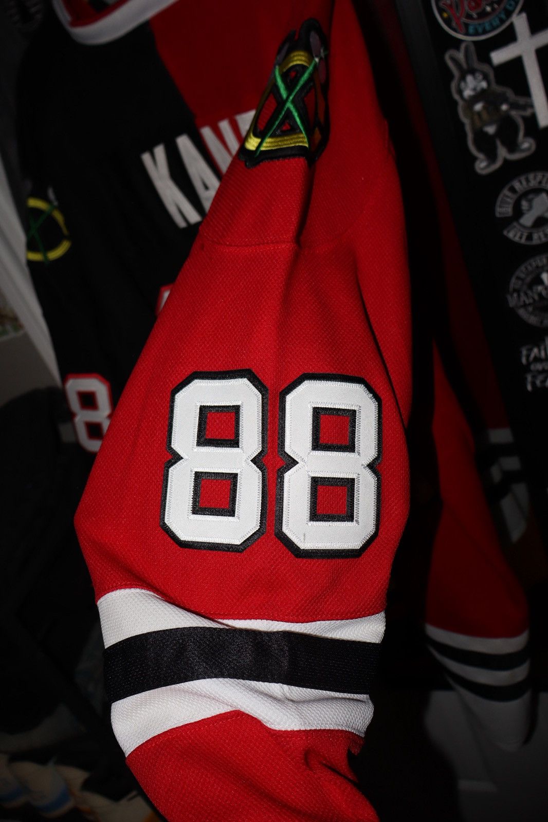 Other CUSTOM BLACKHAWKS patrick kane skull jersey Size US XL / EU 56 / 4 - 5 Thumbnail