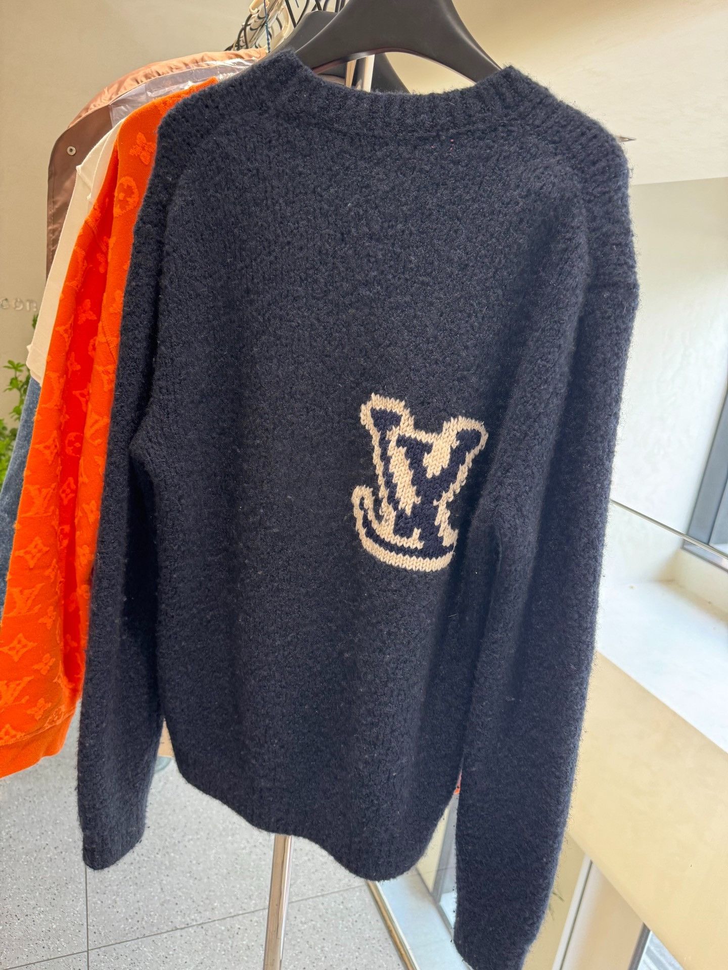 Louis Vuitton Louis Vuitton lv teddy velvet navy blue logo sweater Nextar Size US S / EU 44-46 / 1 - 2 Thumbnail