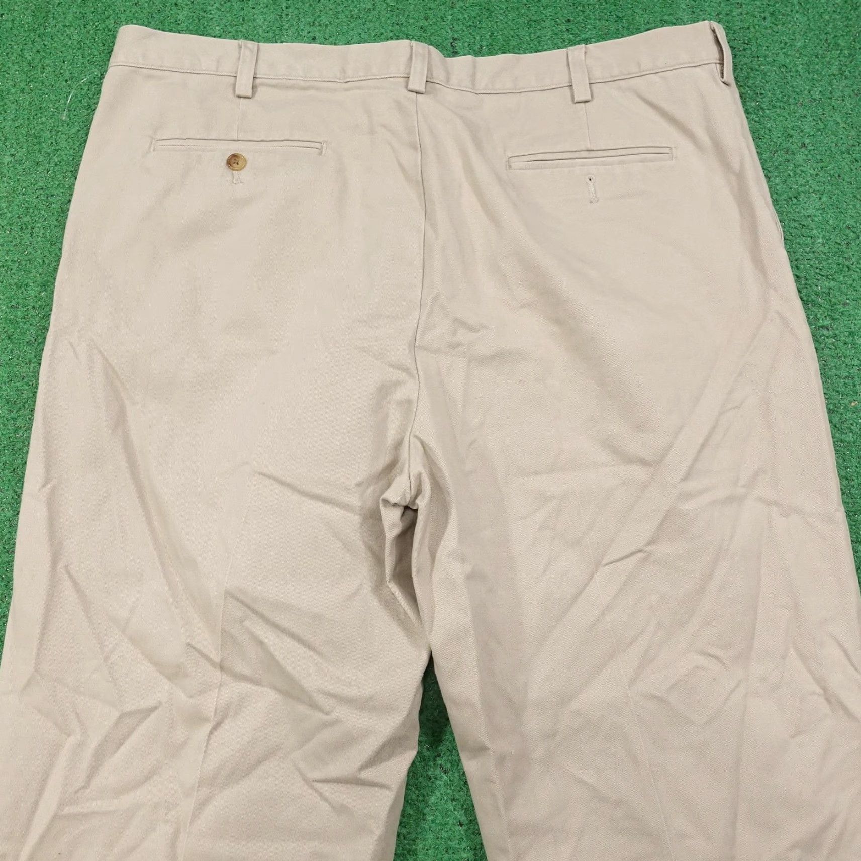 Vintage VINTAGE? No. G.H. Bass & Co. Mens Pants Khaki Chino 42x30 Regular Beige 100% Cotton Pleated Classic Fit Mens Size US 42 / EU 58 - 5 Thumbnail