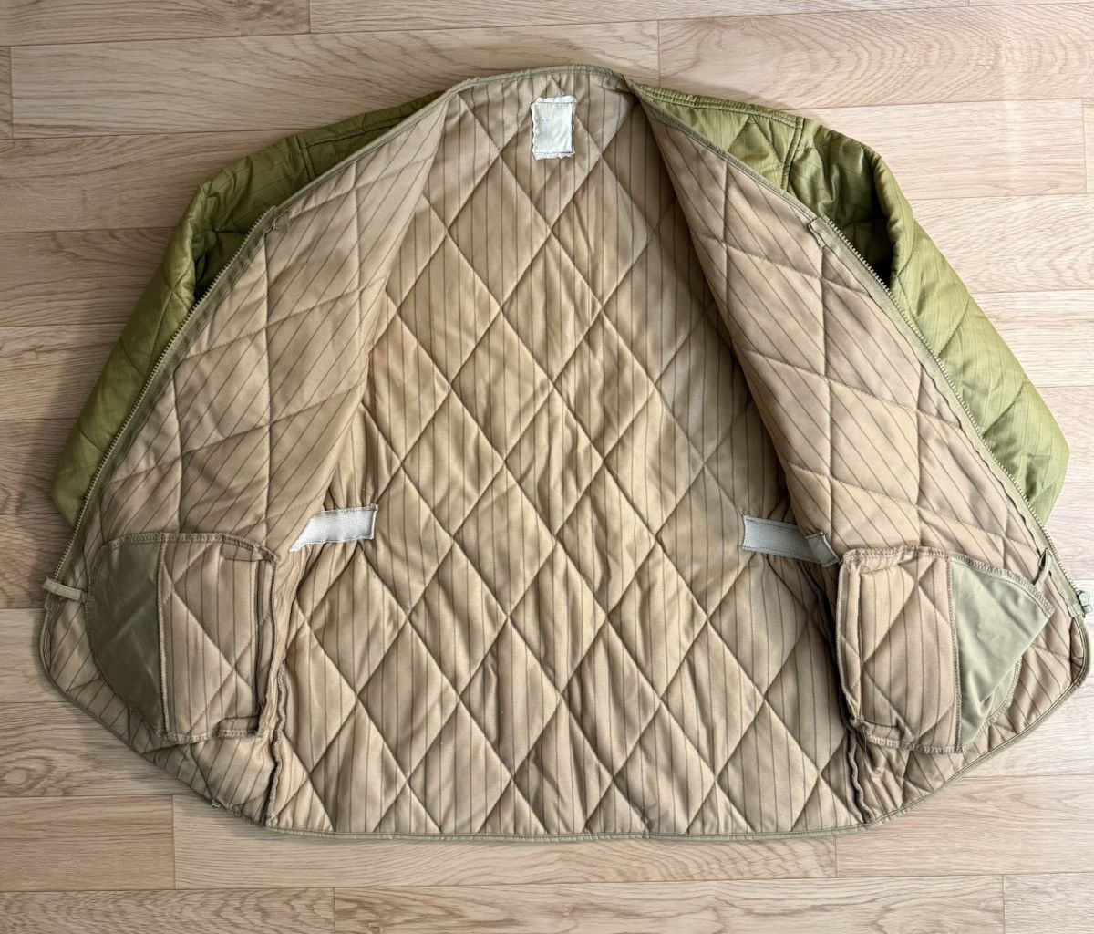 Vintage Vintage Korean Military Quilted Liner- 1970s–80s (Size M) Size US M / EU 48-50 / 2 - 3 Thumbnail