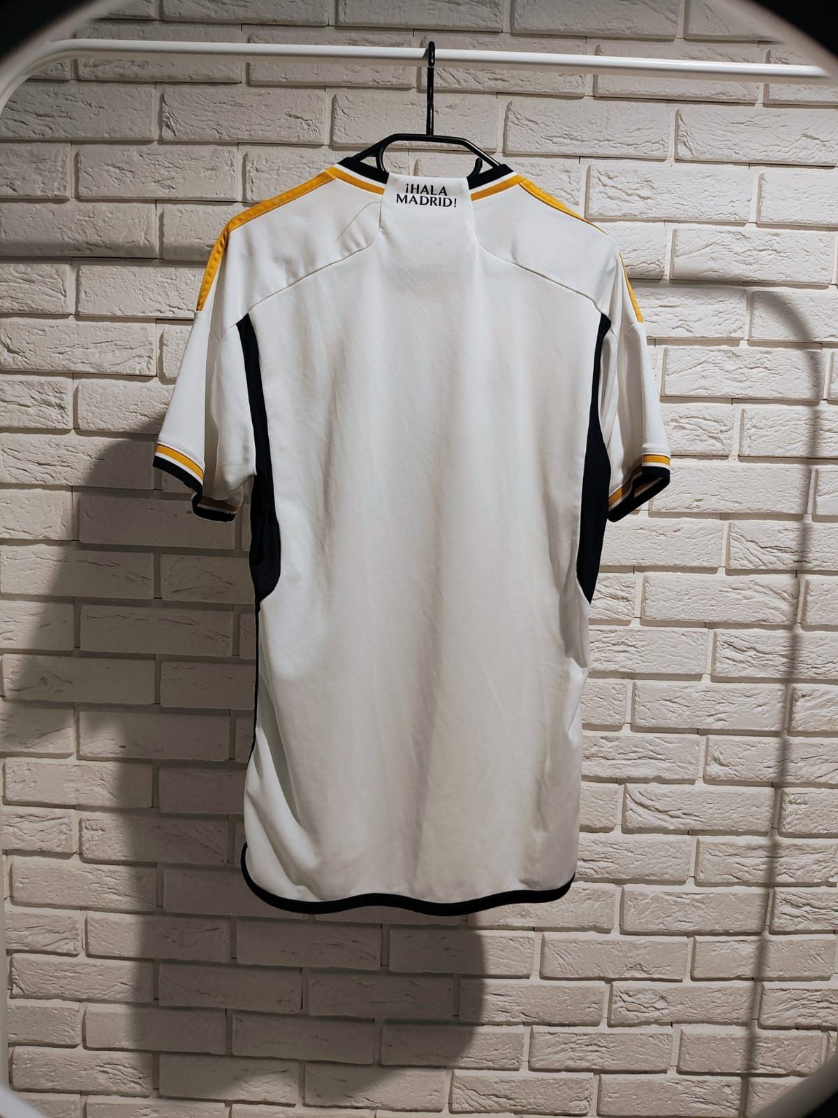 Adidas Koszulka domowa Real Madryt 2023-2024 Size US M / EU 48-50 / 2 - 3 Thumbnail