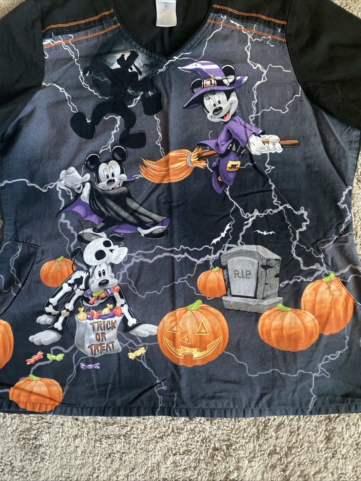Disney Disney Mickey mouse & Friends Halloween Themed Scrub top Size XL / US 12-14 / IT 48-50 - 16 Thumbnail