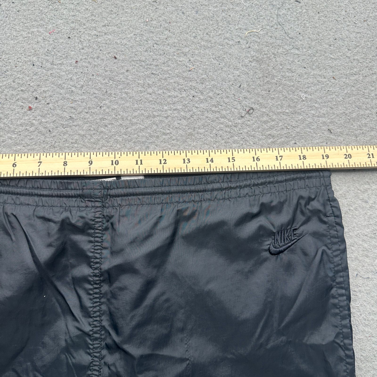 Nike Vintage 90s Nike Gray Tag Windbreaker Pants Mens Large Black Size US 35 - 7 Thumbnail