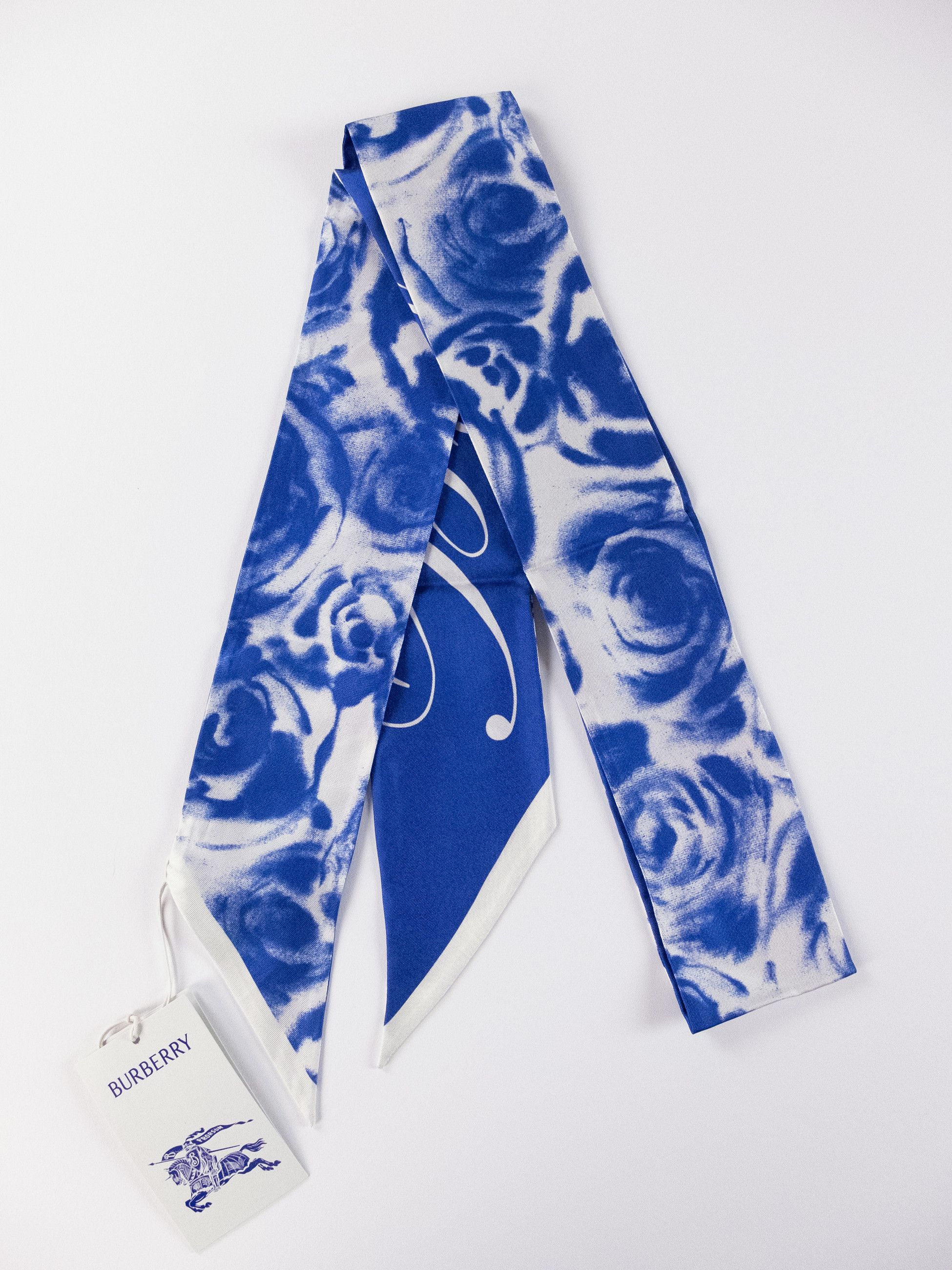 Burberry BURBERRY blue white rose logo print reversible silk scarf Size ONE SIZE - 1 Thumbnail