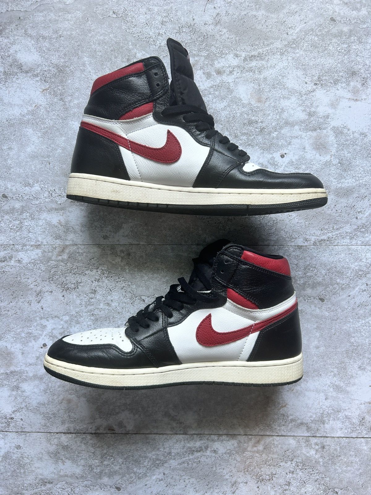 Jordan Brand × Nike Jordan 1 Retro High Black Gym Red Size US 12 / EU 45 - 2 Thumbnail
