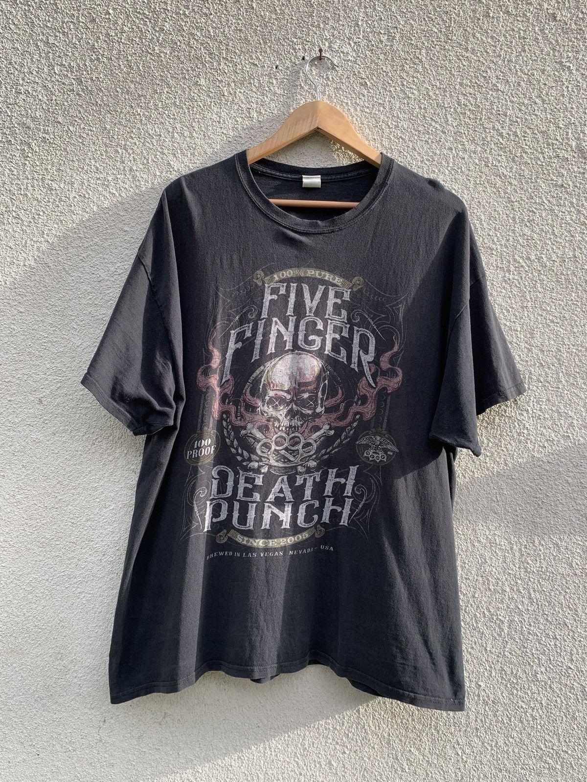 Band Tees Vintage Five Finger Death Punch Faded Distressed T-shirt Size US XXL / EU 58 / 5 - 1 Thumbnail