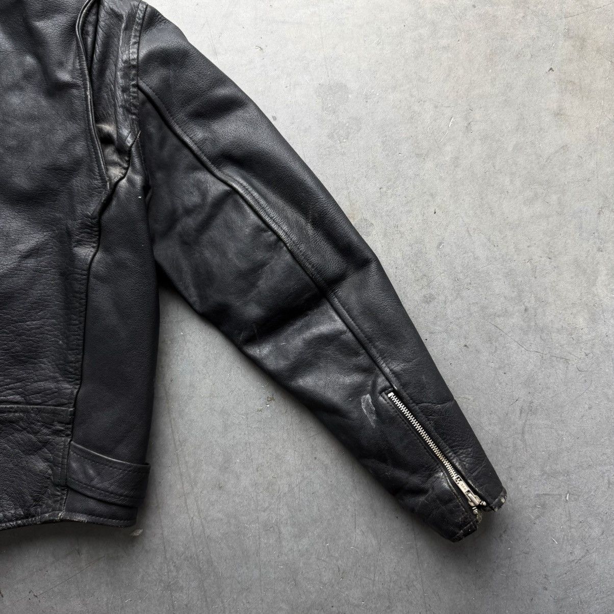 Vintage VINTAGE 80S BLACK LEATHER MOTORCYCLE JACKET MEDIUM CROPPED Size US M / EU 48-50 / 2 - 10 Thumbnail