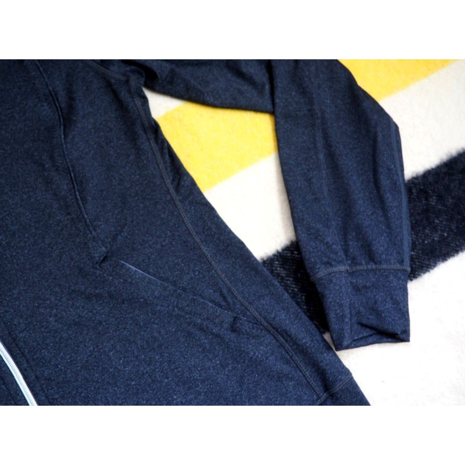 Lululemon Lululemon Charcoal Gray Softshell Full Zip Athletic Jacket Womens M EUC Slim Athletic Jogging Running Yoga Size M / US 6-8 / IT 42-44 - 5 Thumbnail