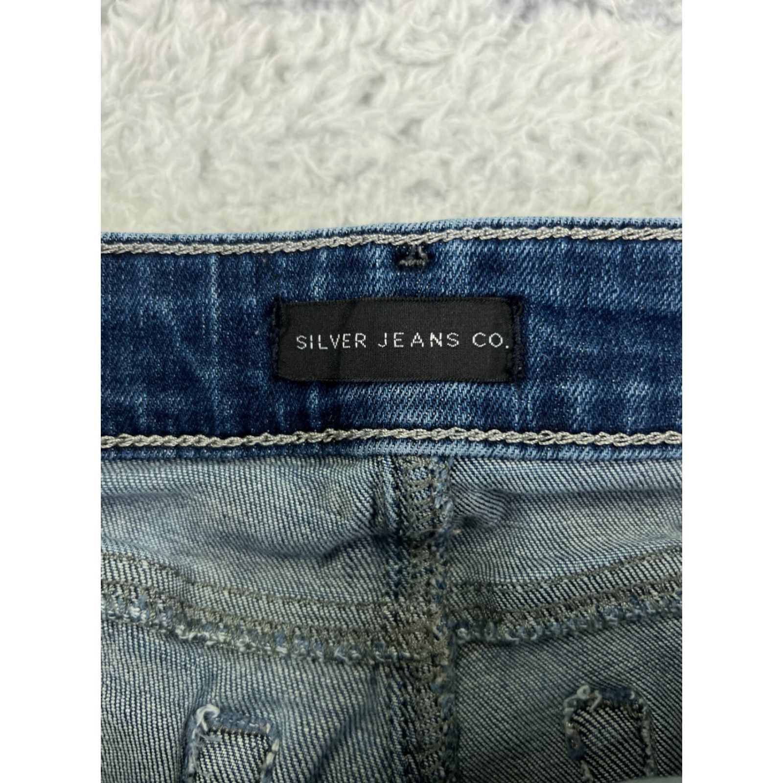Silver Jeans Co. Silver Jeans Suki Womens Jeans Bootcut 30 Blue Denim Embroidered Mid 28 Inseam 30 - Regular Waist Distressed Pockets Size 30" / US 8 / IT 44 - 6 Thumbnail