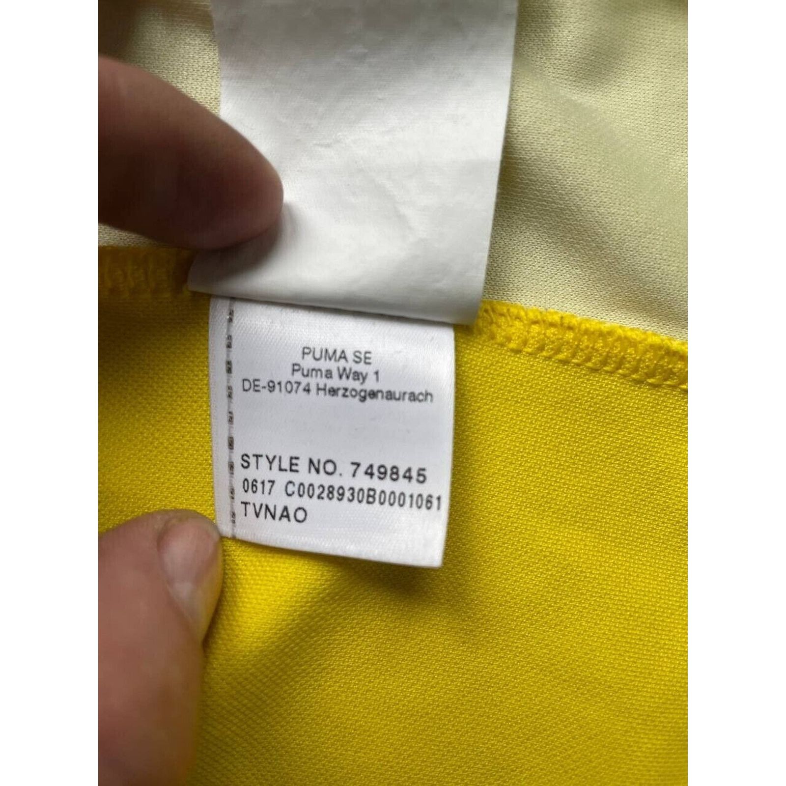 Puma Vintage Borussia Dortmund Yellow Soccer Jersey M Puma BVB Size US M / EU 48-50 / 2 - 8 Thumbnail