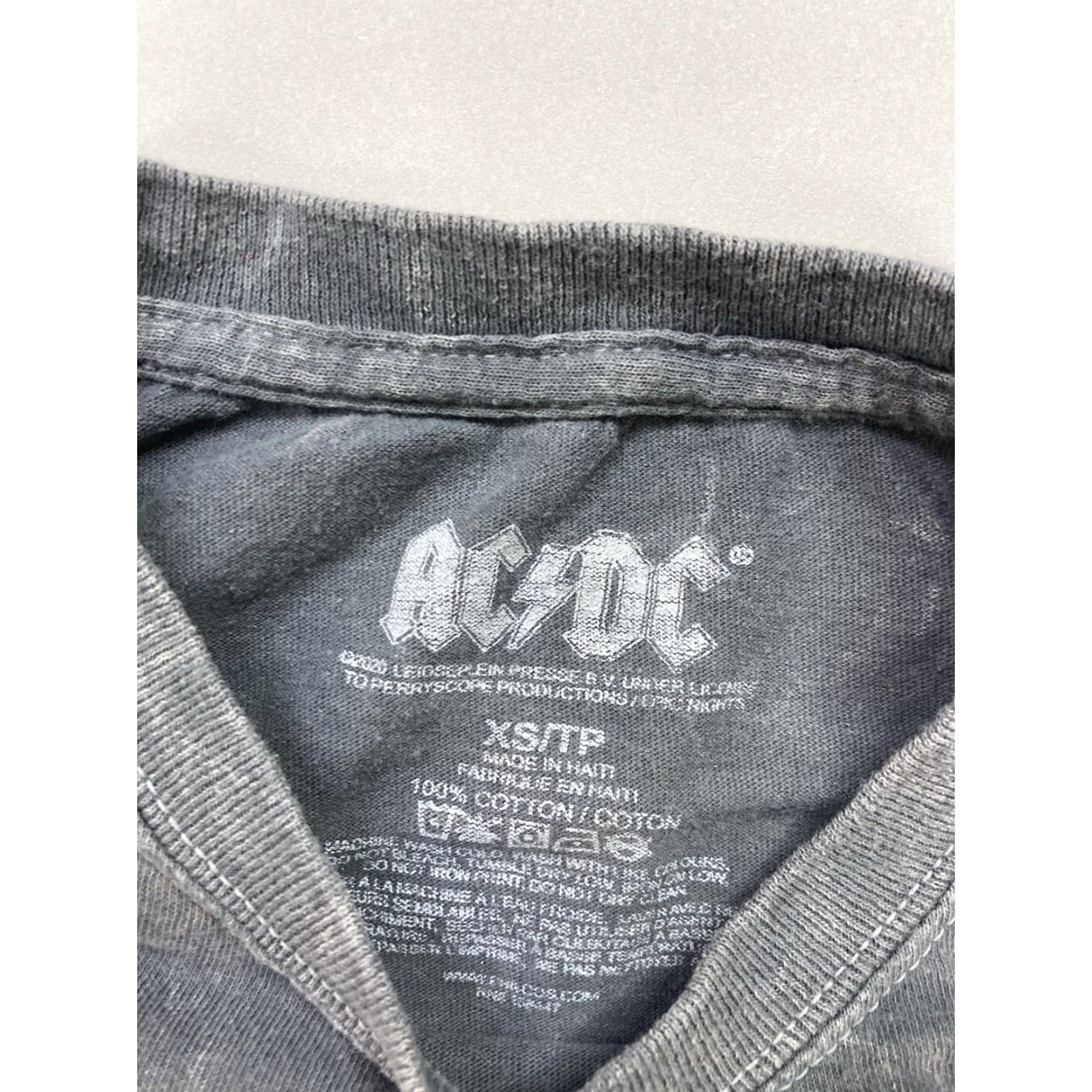 Vintage ACDC T-Shirt Women XS Gray Short Sleeve Crew Neck Pullover Music Size XS / US 0-2 / IT 36-38 - 4 Thumbnail