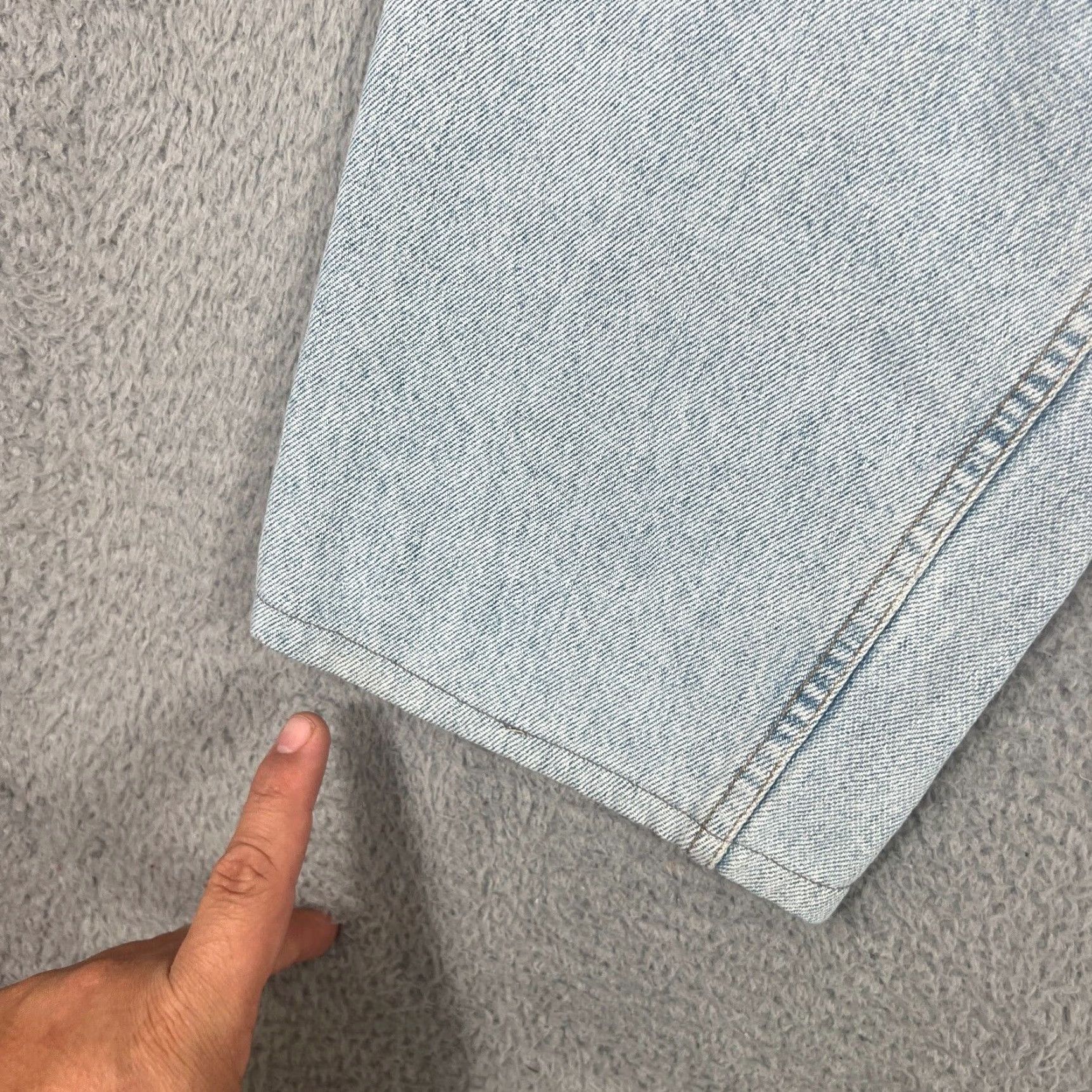Tommy Hilfiger VINTAGE Tommy Hilfiger Jeans 31x26 Blue Relaxed Tapered Light Wash Denim Mens Size US 31 - 3 Thumbnail