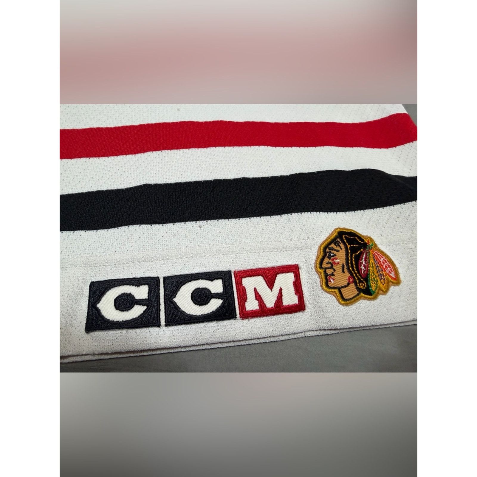 Ccm Vintage Chicago Blackhawks Jersey White NHL Hockey CCM 90s Size US L / EU 52-54 / 3 - 7 Thumbnail