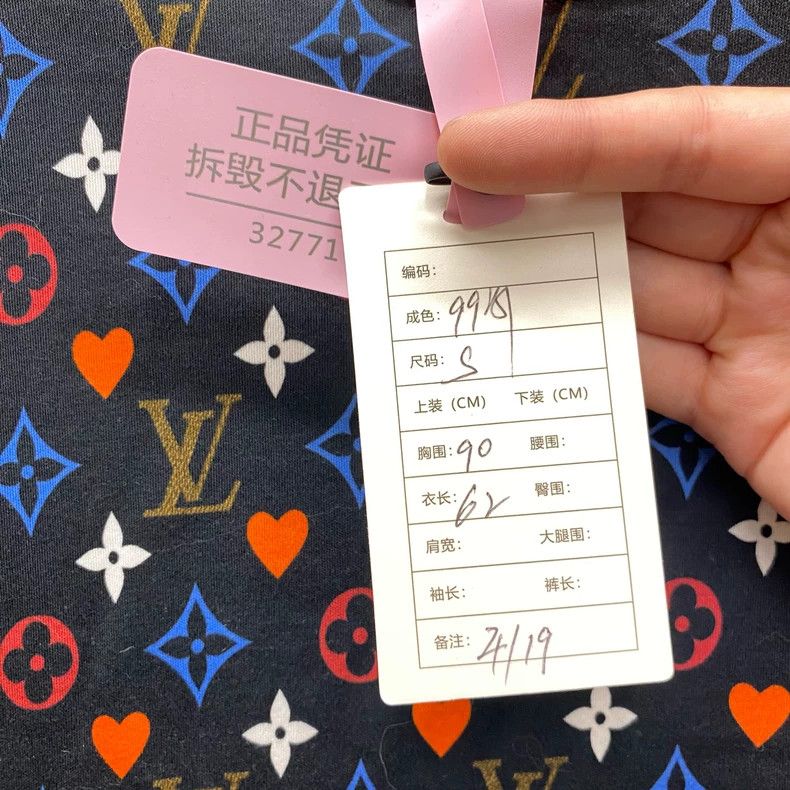 Louis Vuitton Louis Vuitton Black playing card full printed short sleeve Size S / US 4 / IT 40 - 6 Thumbnail