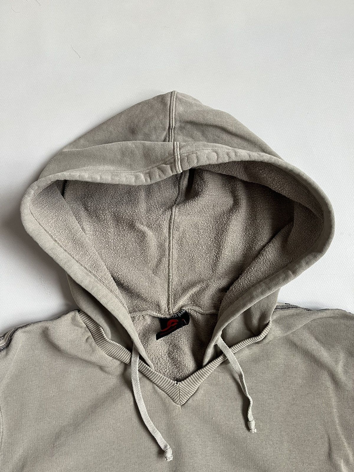 Dolce & Gabbana Vintage 90s Dolce & Gabbana Beige Pocket V Neck Hoodie Size US M / EU 48-50 / 2 - 2 Thumbnail