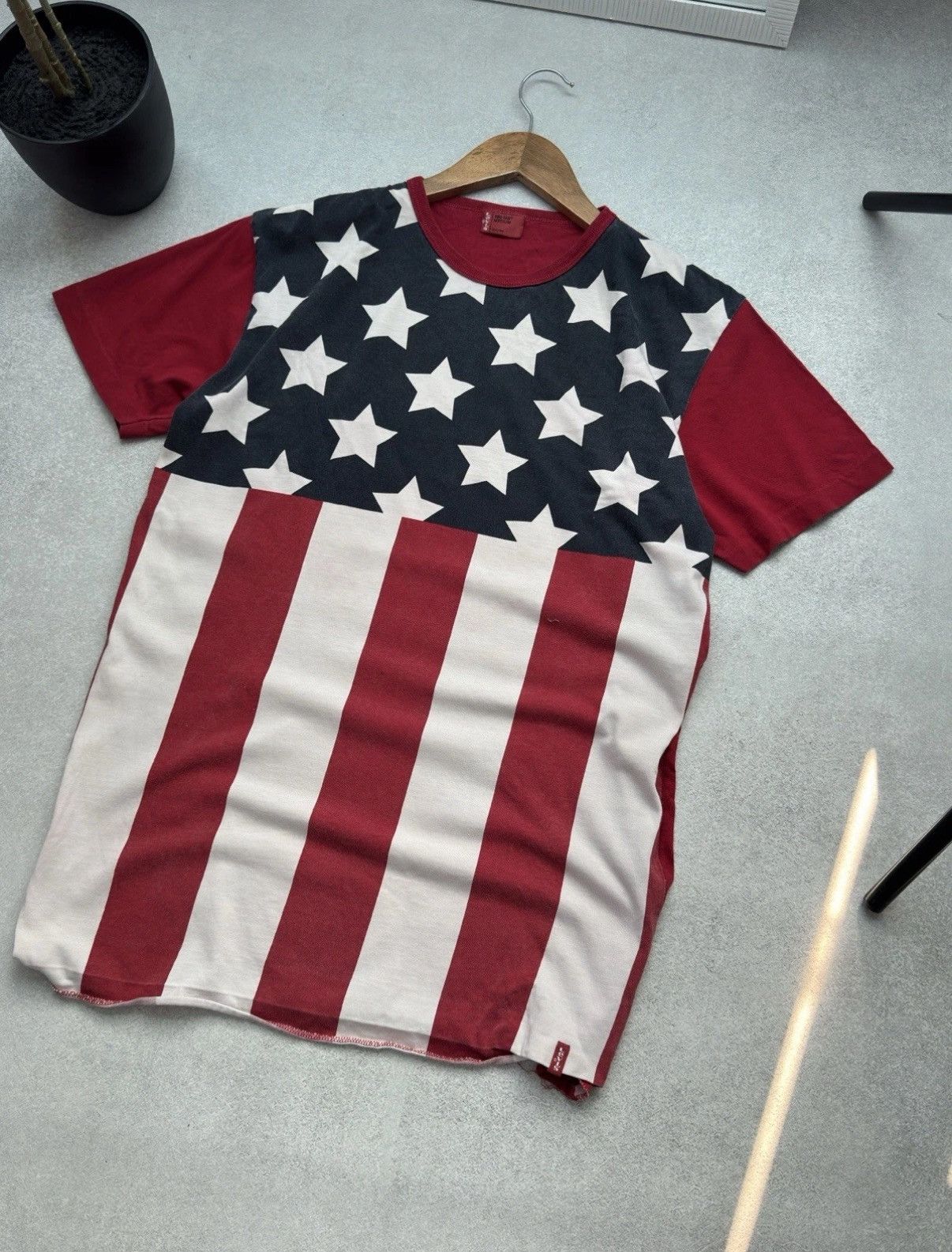 Levi's Vintage Levis Red Tag Y2K American Flag USA BigPrint T Shirt Size US M / EU 48-50 / 2 - 3 Thumbnail
