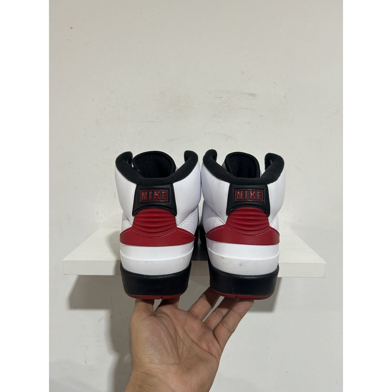 Jordan Brand JORDAN 2 CHICAGO 2022 SIZE 11 PREOWNED Size US 11 / EU 44 - 4 Thumbnail