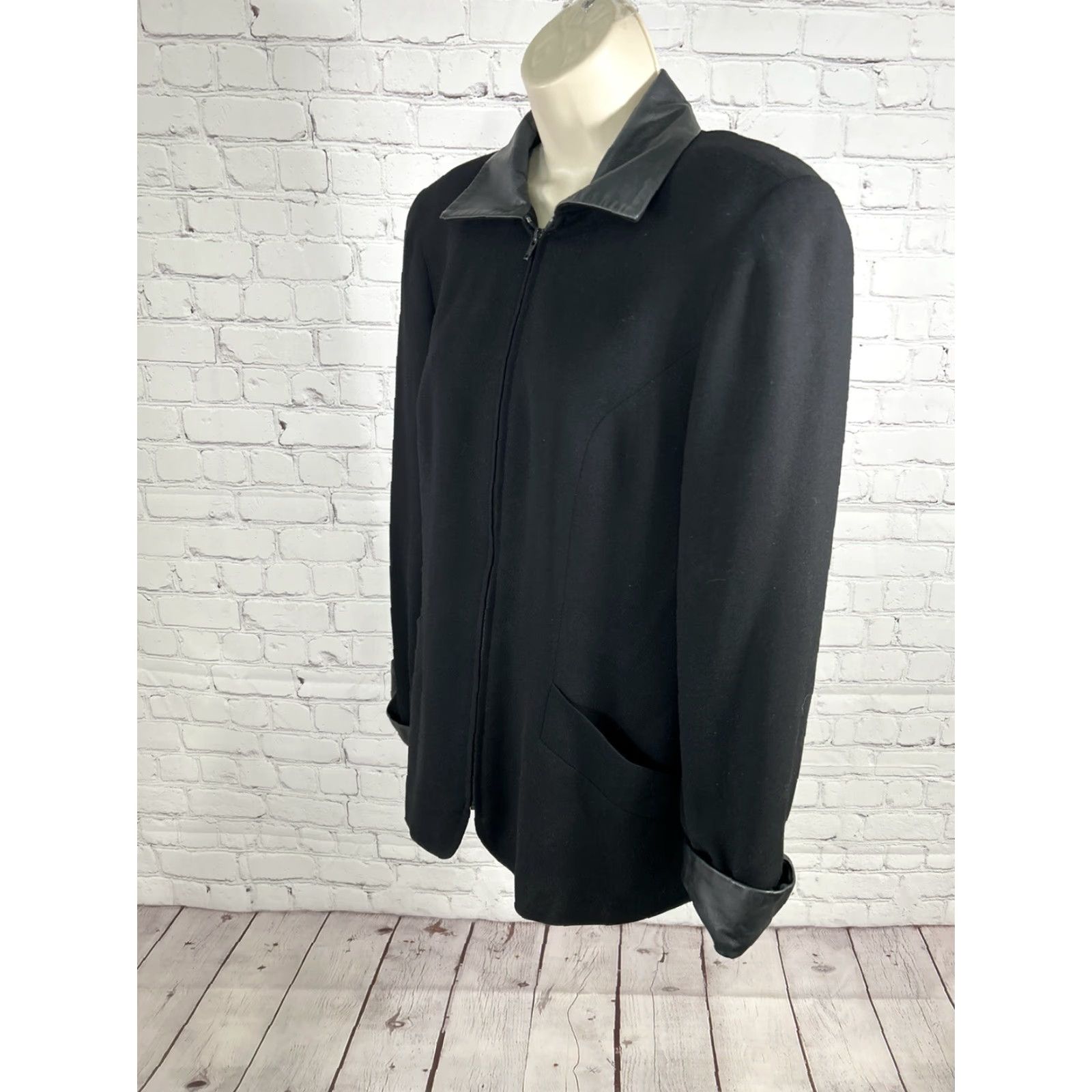 Vintage LIMITED Jacket Womens Size 10 Black Wool Shell Genuine Leather Trim Full Zip Collared Size L / US 10 / IT 46 - 3 Thumbnail