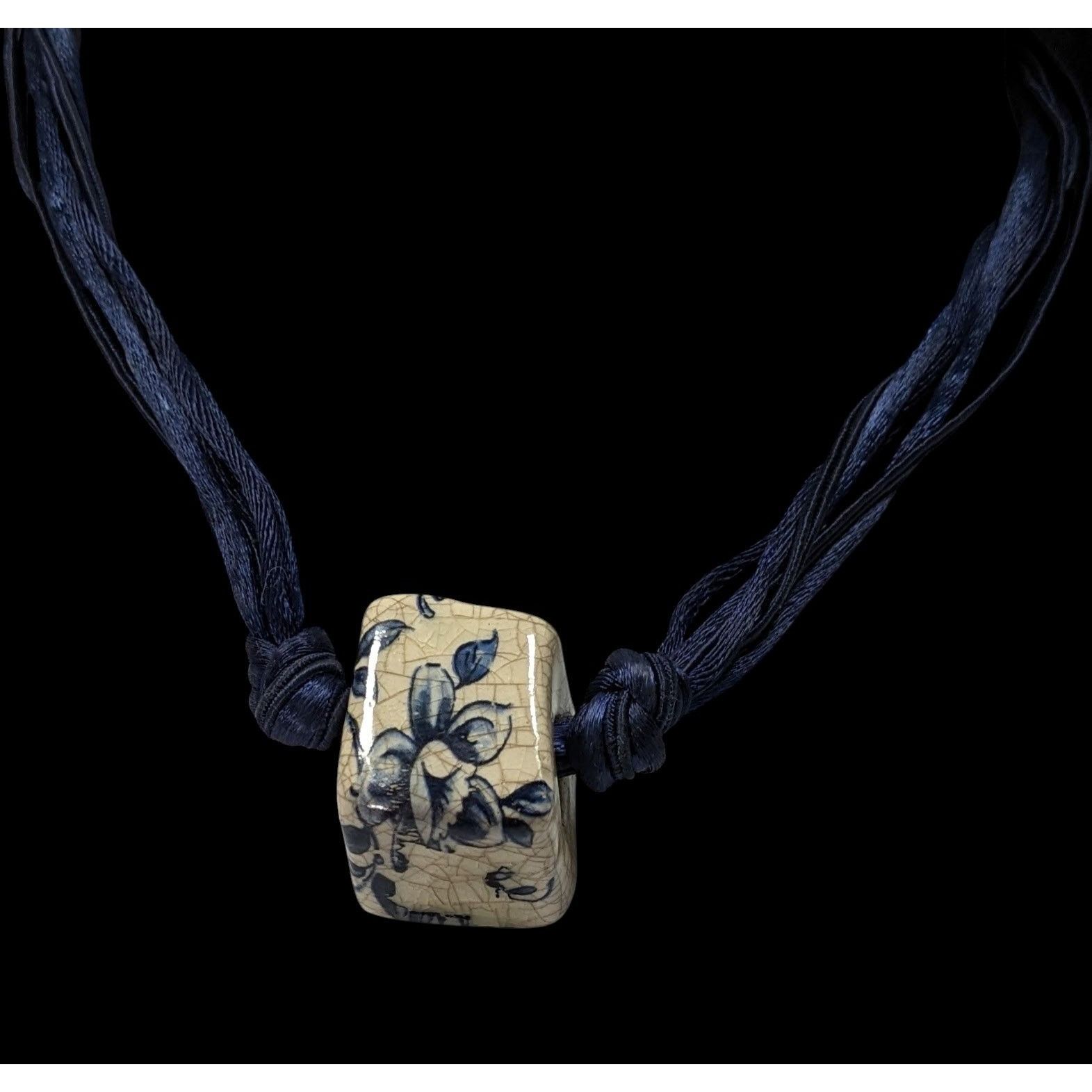 Other Vintage Handcrafted Ceramic Floral Distressed Pendant Neckla Size ONE SIZE - 2 Thumbnail