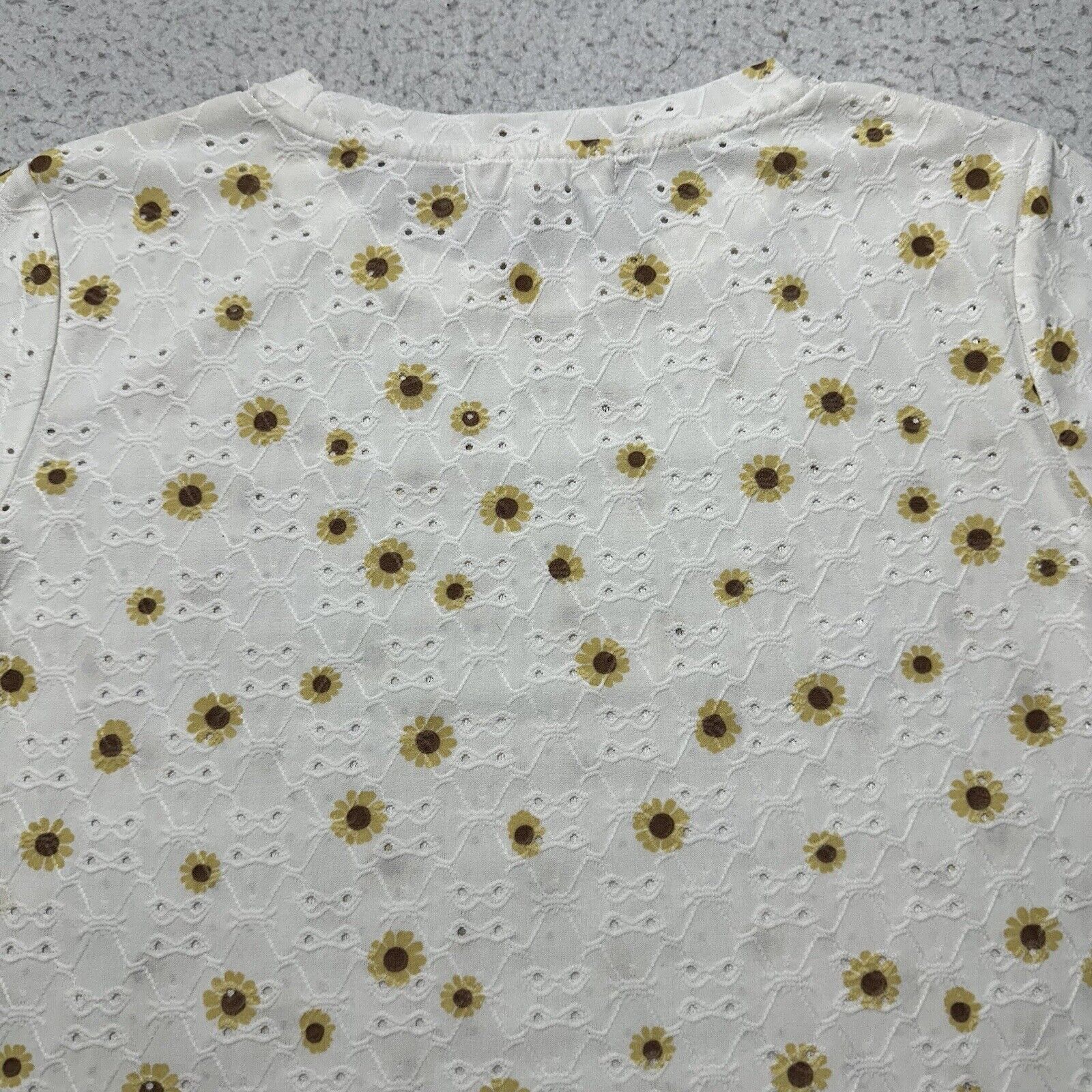 Other Wallflower Large White Sunflower Eyelet T Shirt Top Size L / US 10 / IT 46 - 11 Thumbnail