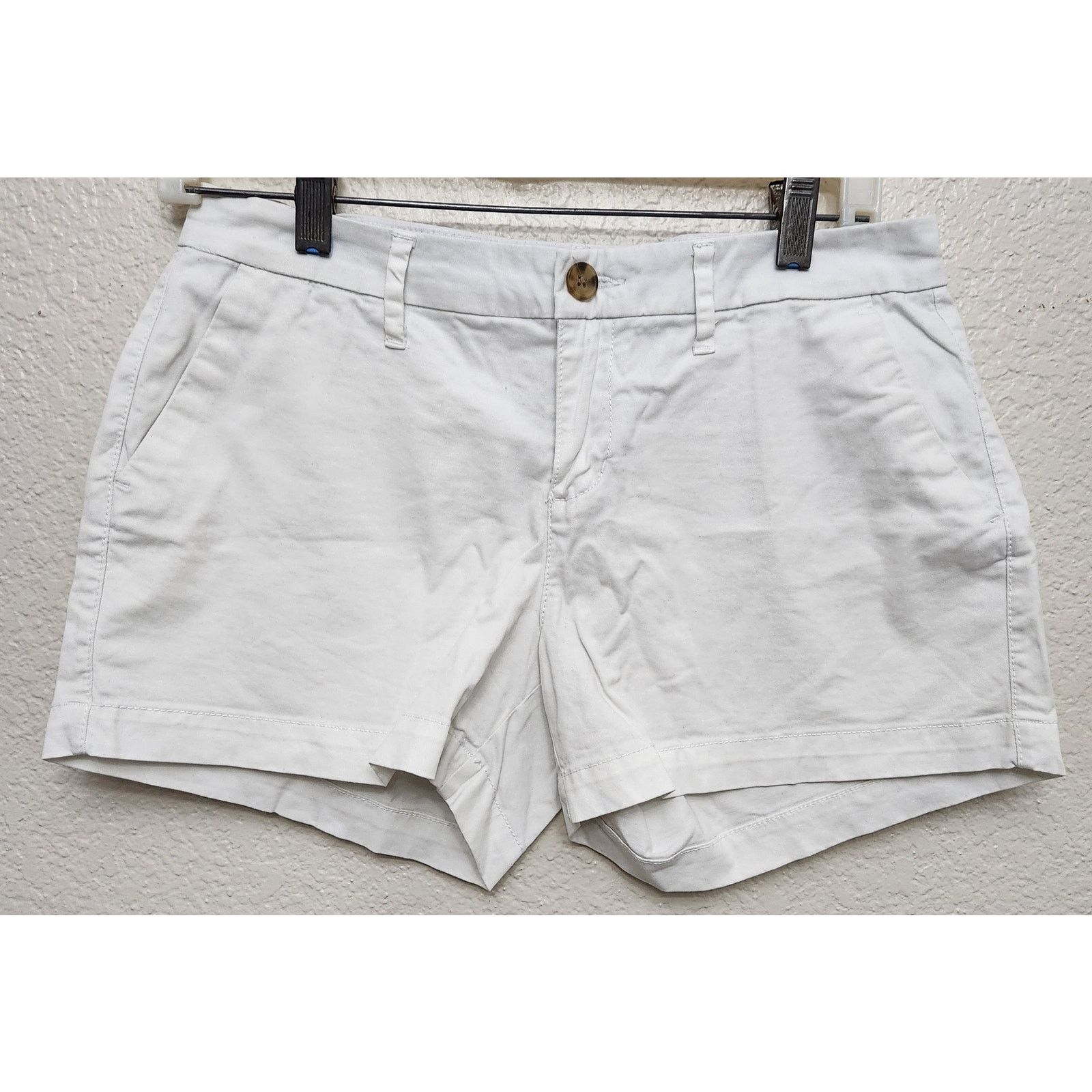 Old Navy Old Navy White Flat Front Slashed Pockets Chino Short 2 Size 30" / US 8 / IT 44 - 1 Thumbnail