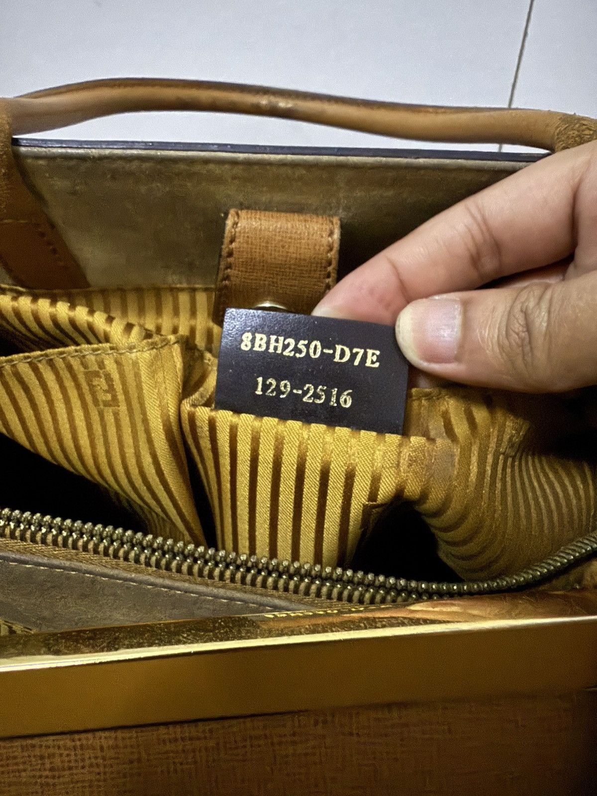 Fendi Fendi Toujours leather hand bag Size ONE SIZE - 9 Thumbnail