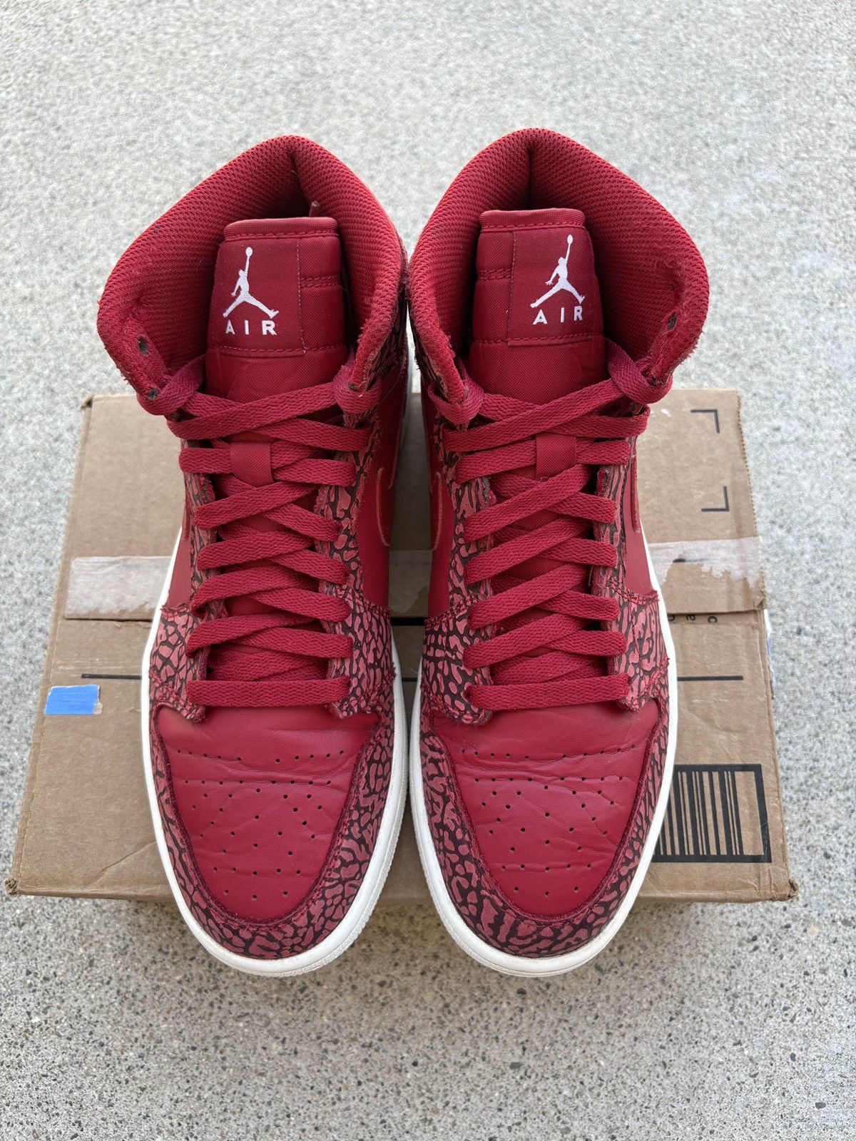 Jordan Brand Jordan 1 Retro High “Red Elephant Print” Men’s Size 9 Size US 9 / EU 42 - 4 Thumbnail