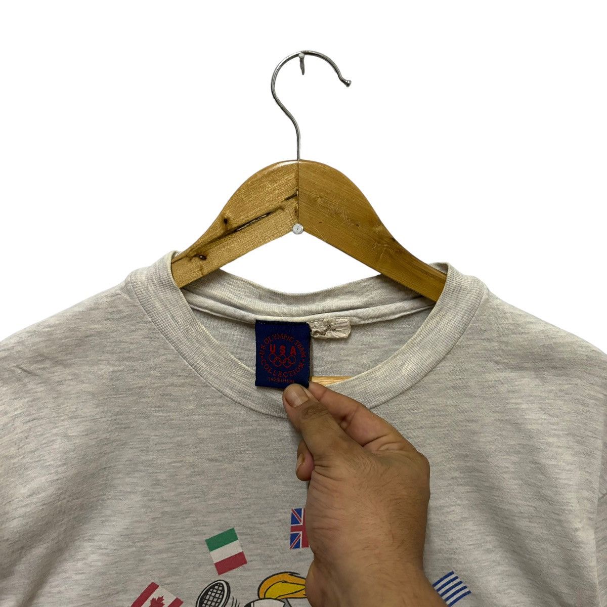 USA Olympics × Vintage × Warner Bros Vintage Warner Bross Cartoon Rip Off Usa Olympic Tshirt Size US M / EU 48-50 / 2 - 5 Thumbnail